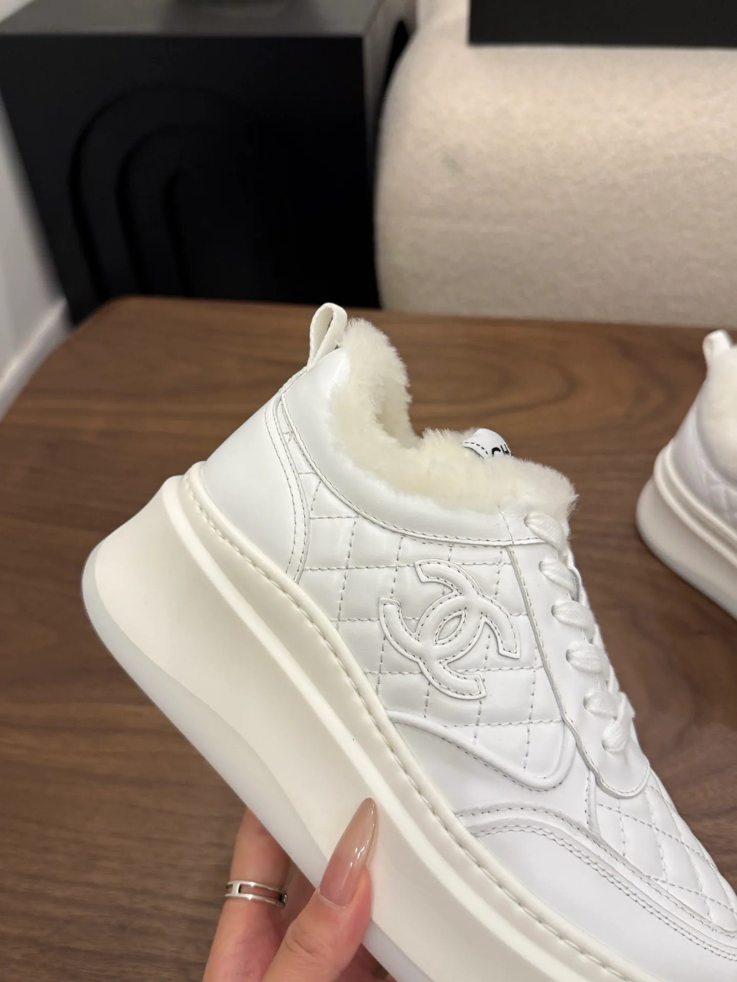 Women's Sneakers CHANEL 18223653