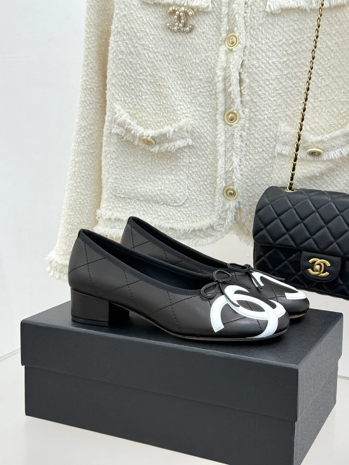 Women's Ballet Flats CHANEL 17303672