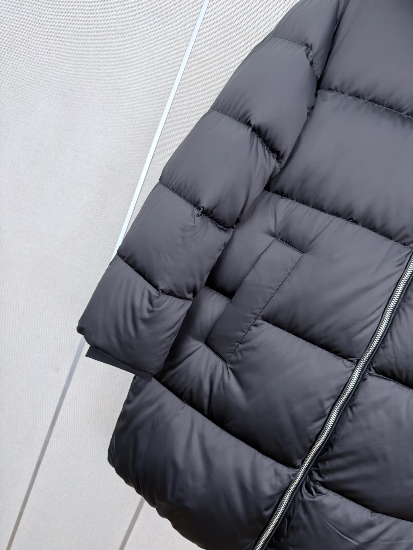 Куртки И Пуховики Женские Prada 18600980