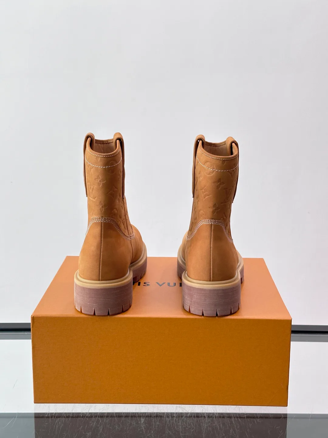 Men's Ankle Boots LOUIS VUITTON 18102786