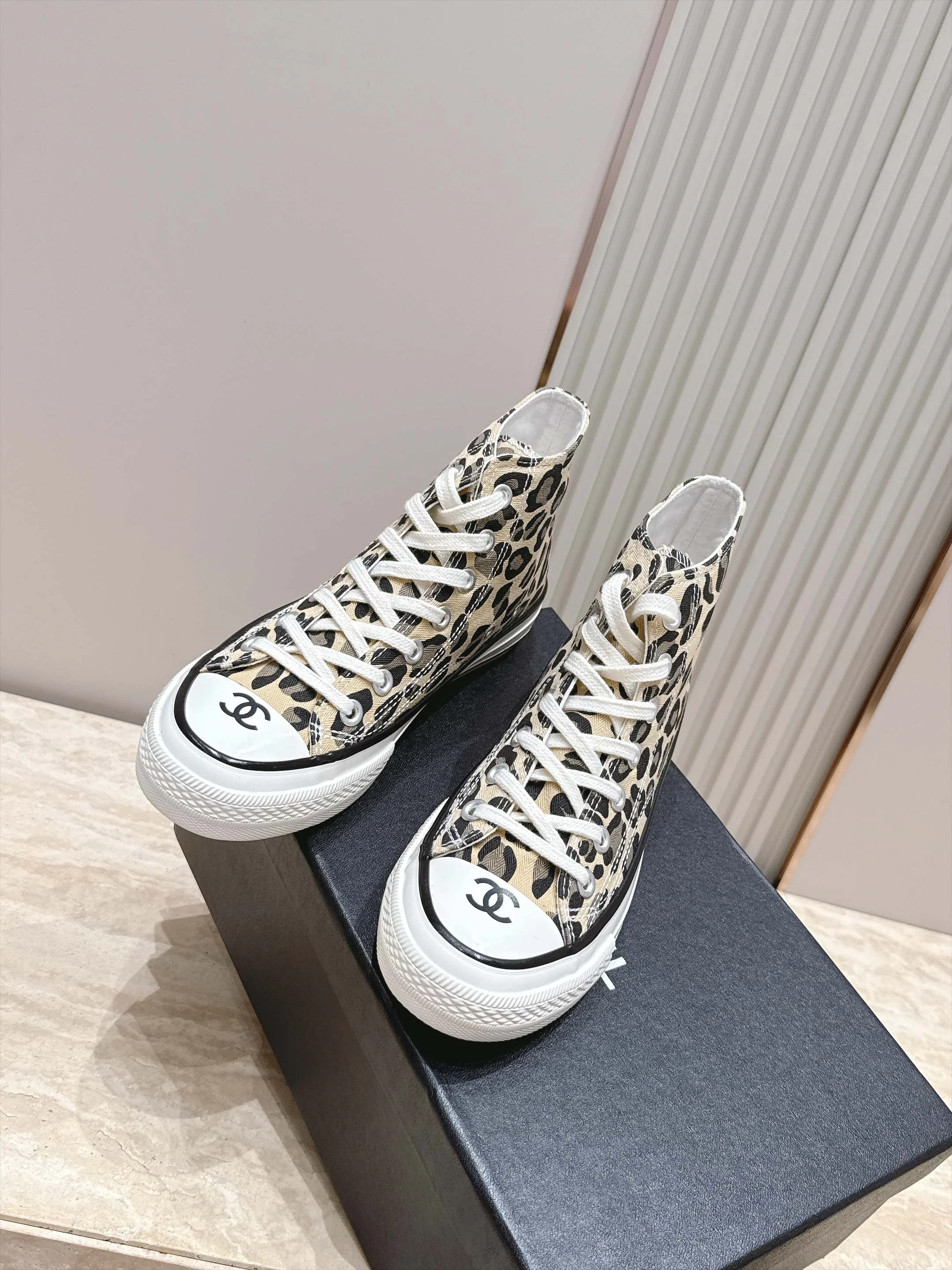 Women's Sneakers CHANEL 17934232