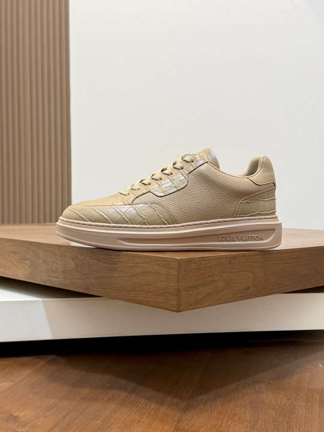 Men's Sneakers LOUIS VUITTON 18265105