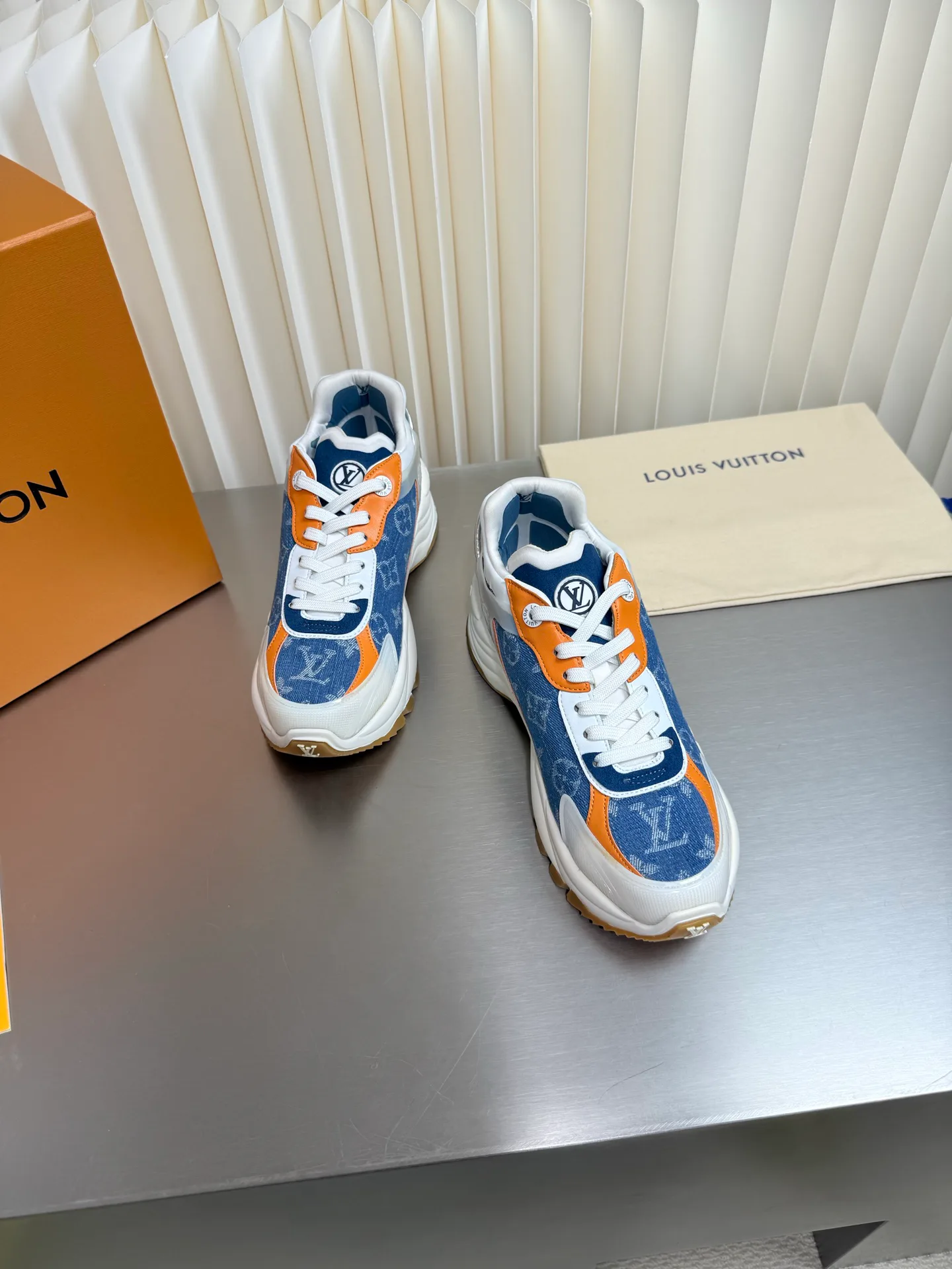 Women's Sneakers LOUIS VUITTON 17873172