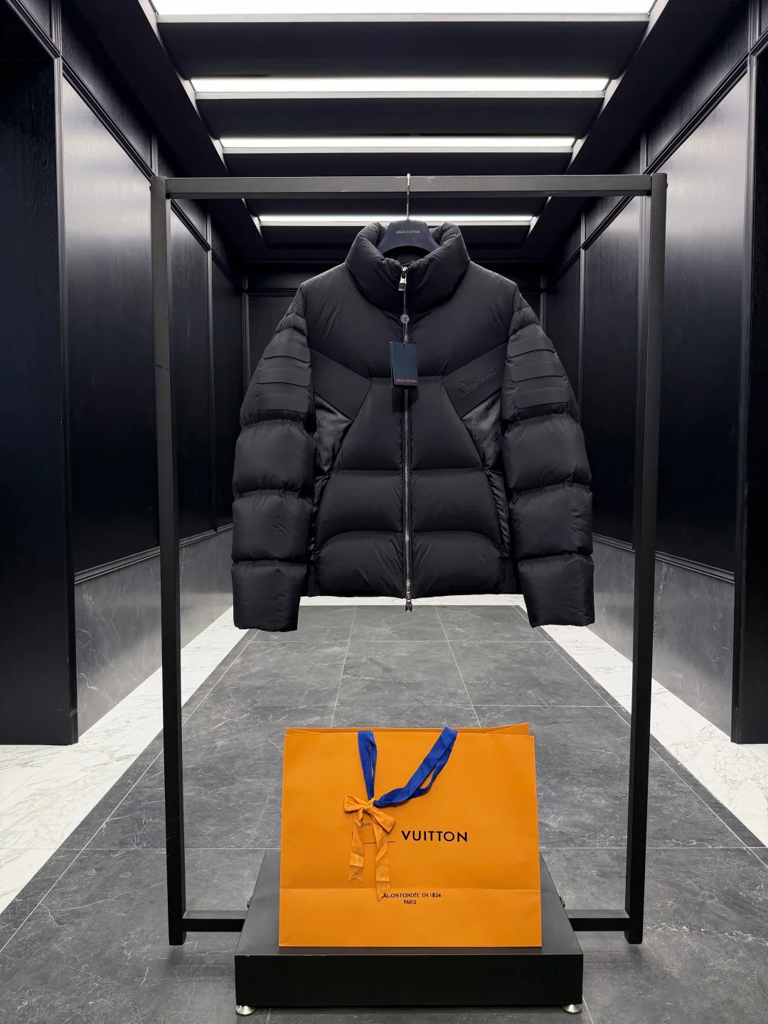Men's Jackets And Down Jackets LOUIS VUITTON 17091326