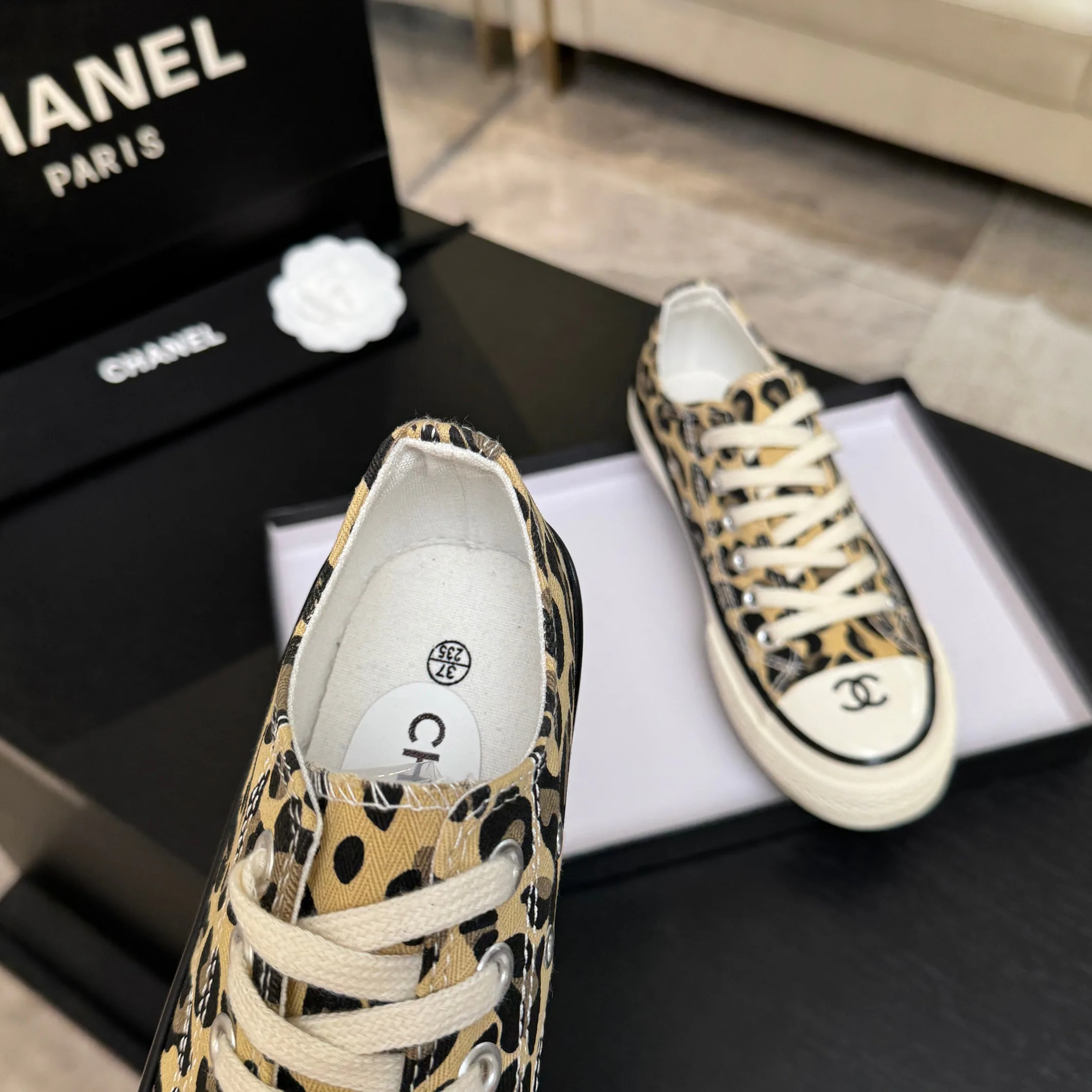 Women's Sneakers CHANEL 18062555