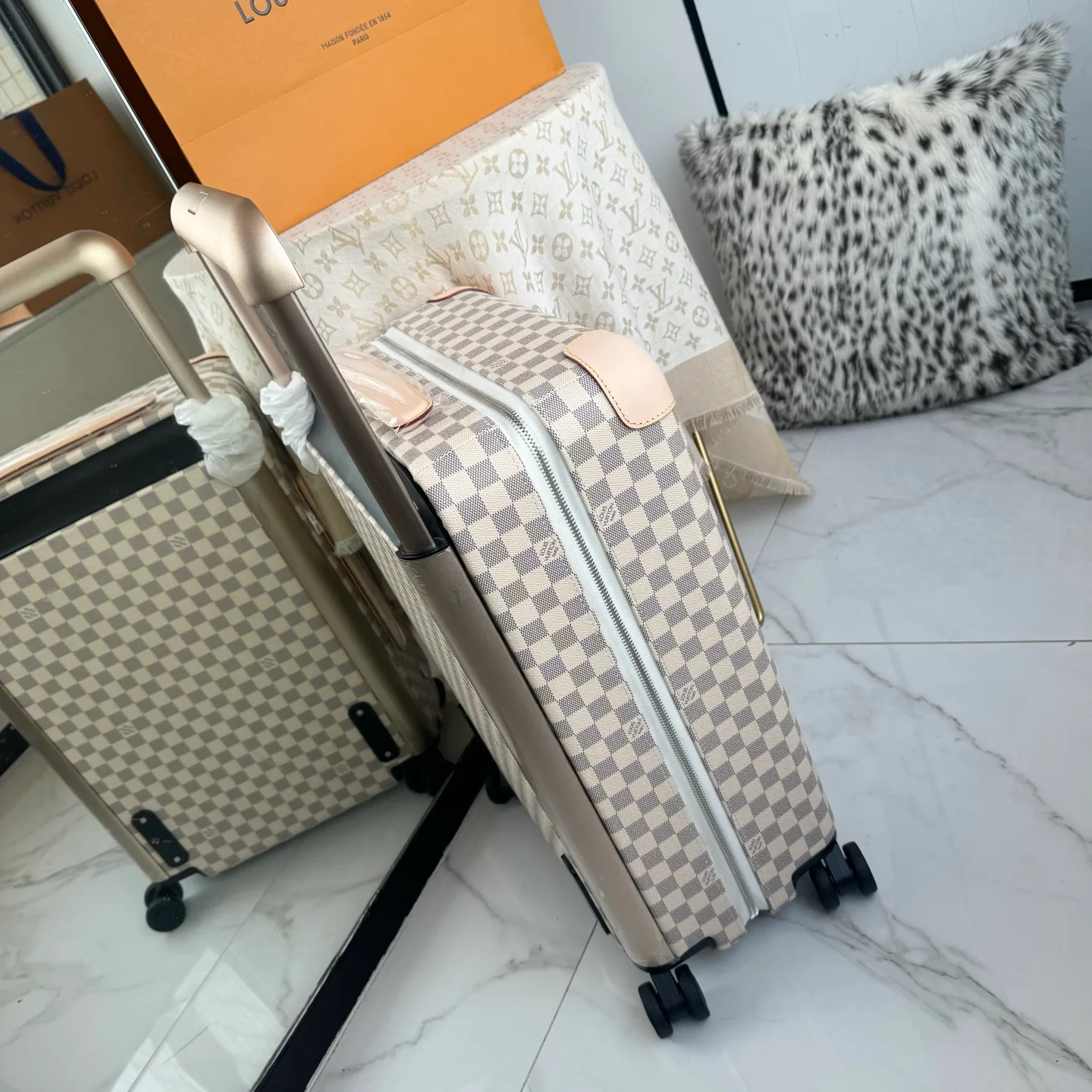 Suitcases LOUIS VUITTON 17675229
