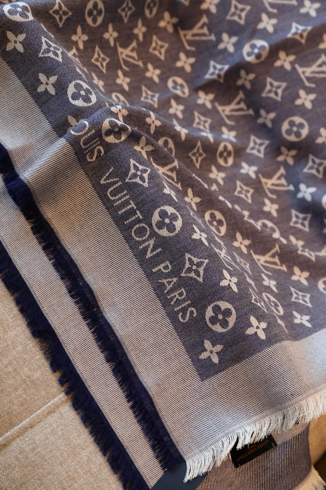 Scarves LOUIS VUITTON 17991826