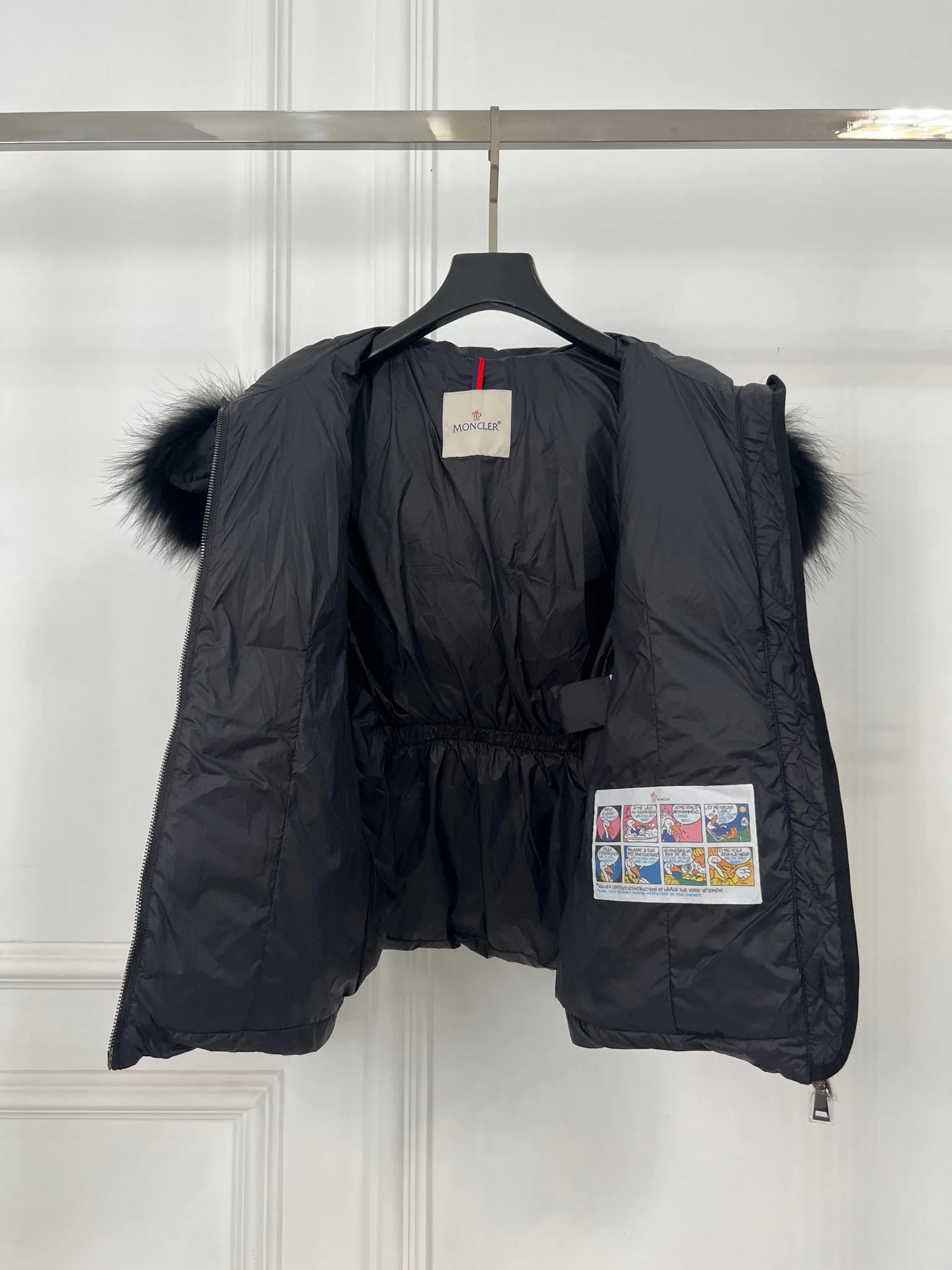 Women's Jackets And Down Jackets MONCLER 18416116