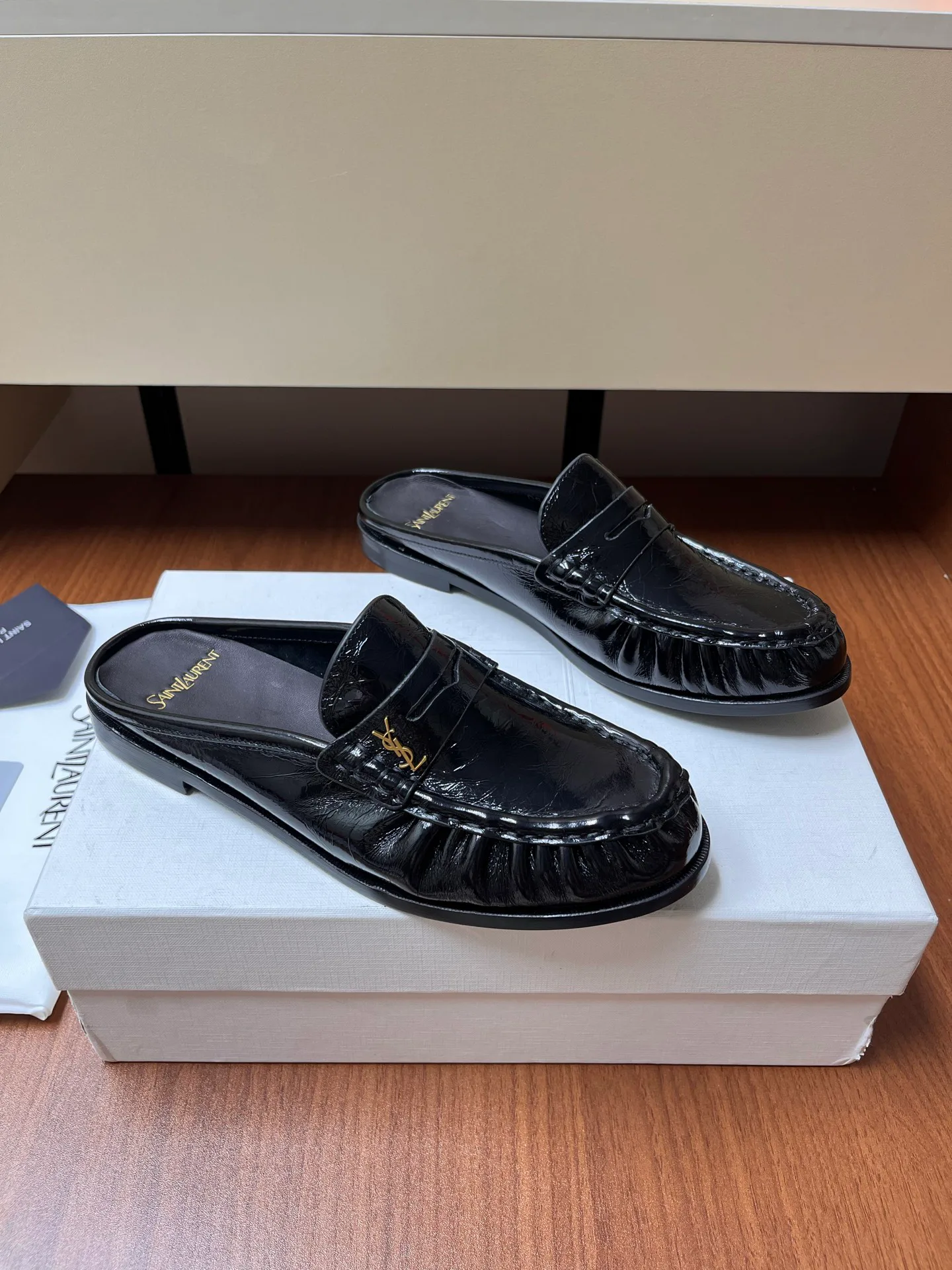 Women's Loafers And Moccasins SAINT LAURENT 18037895