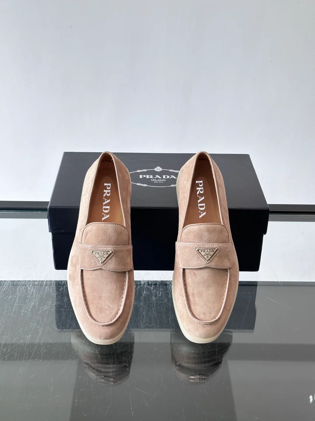 Men's Loafers And Dress Shoes PRADA 18119023