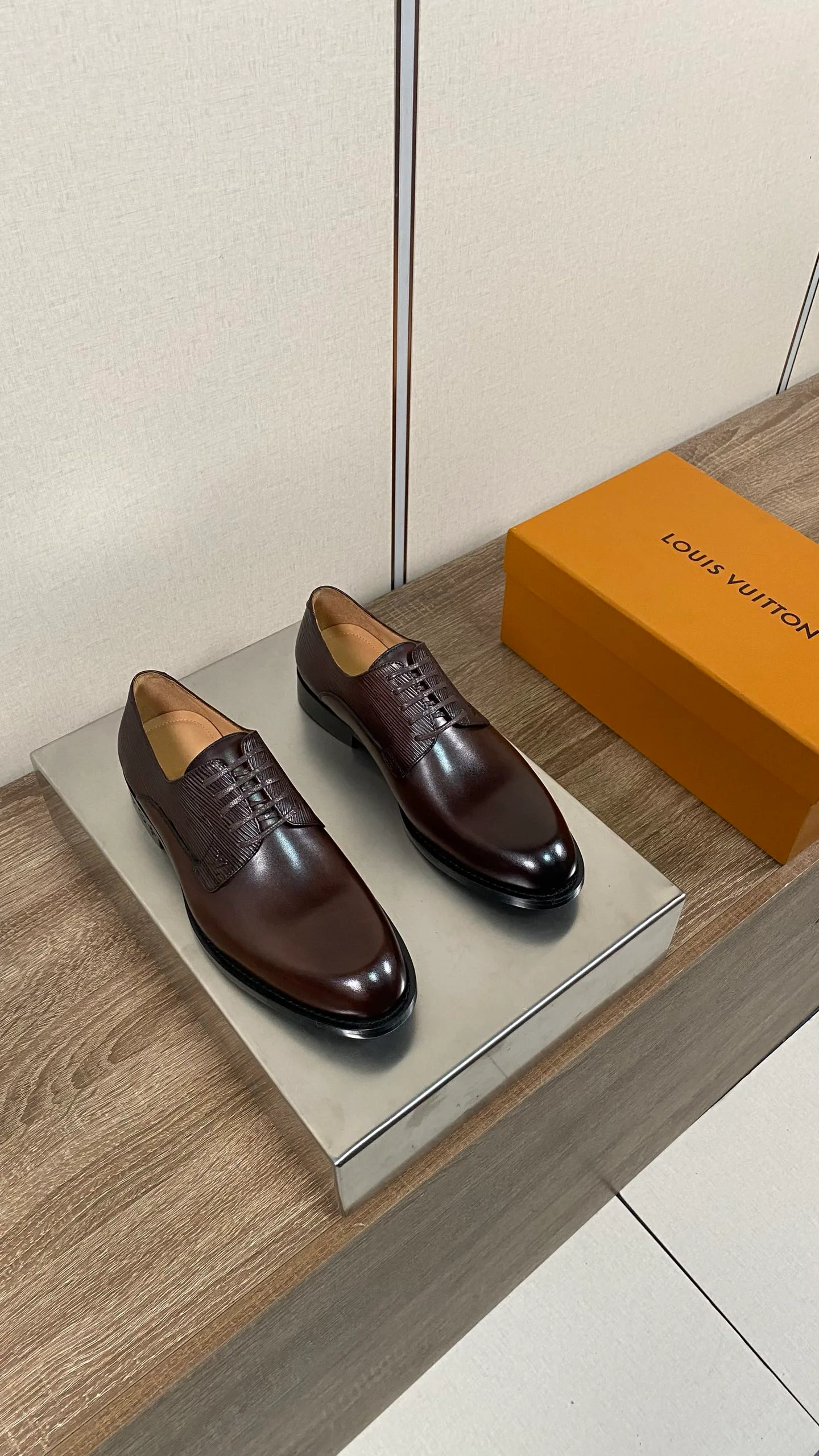 Men's Loafers And Dress Shoes LOUIS VUITTON 18078684