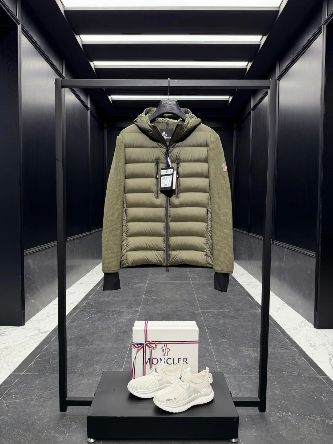Men's Jackets And Down Jackets MONCLER 18416861