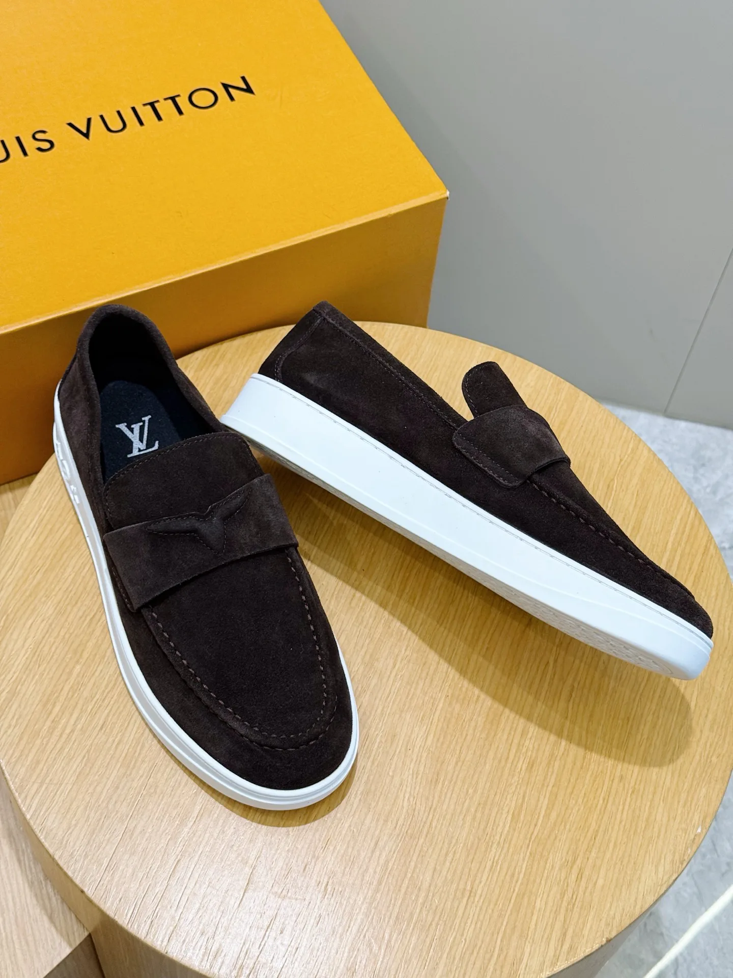 Men's Loafers And Dress Shoes LOUIS VUITTON 18100912