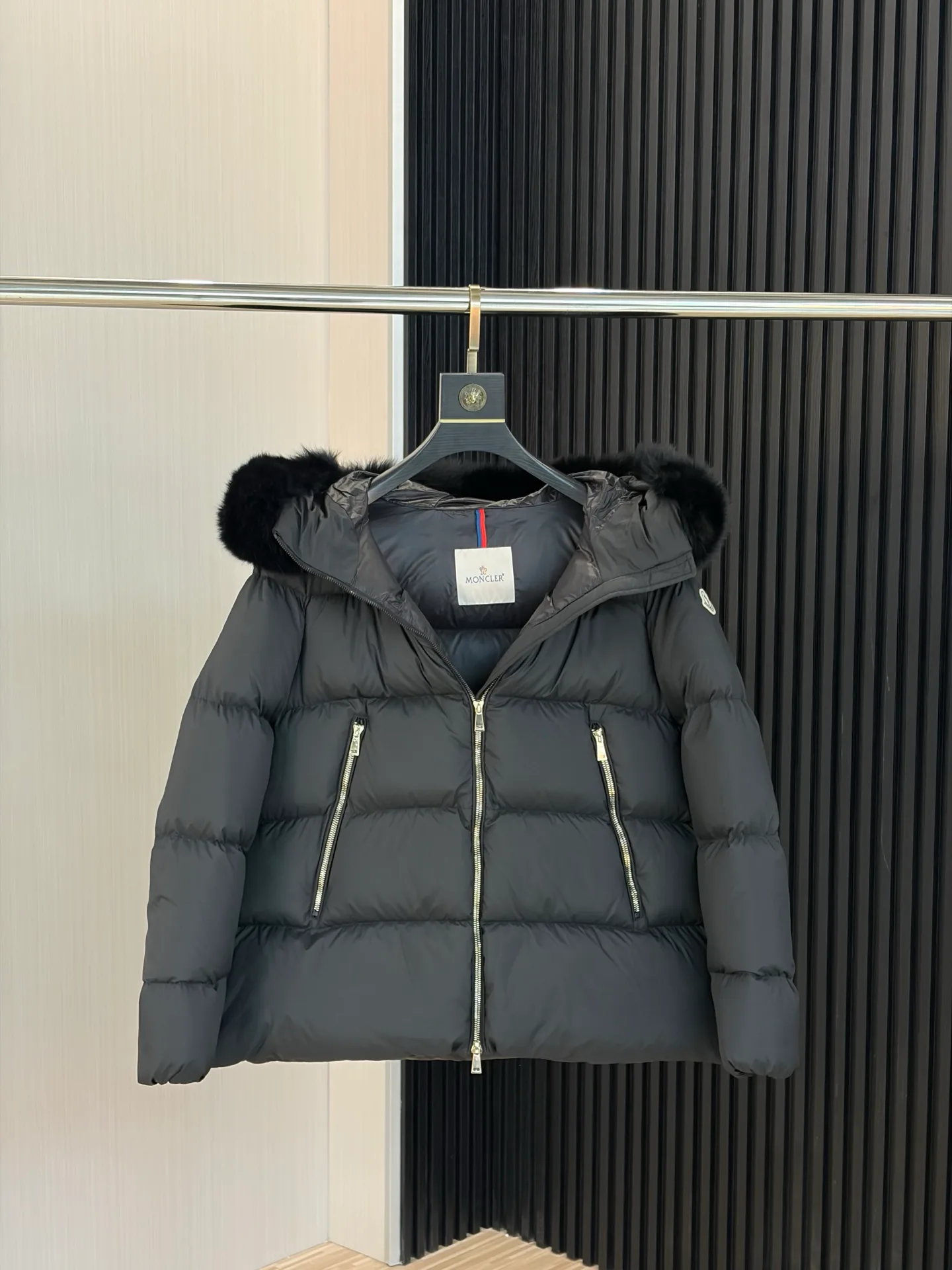 Women's Jackets And Down Jackets MONCLER 18111423