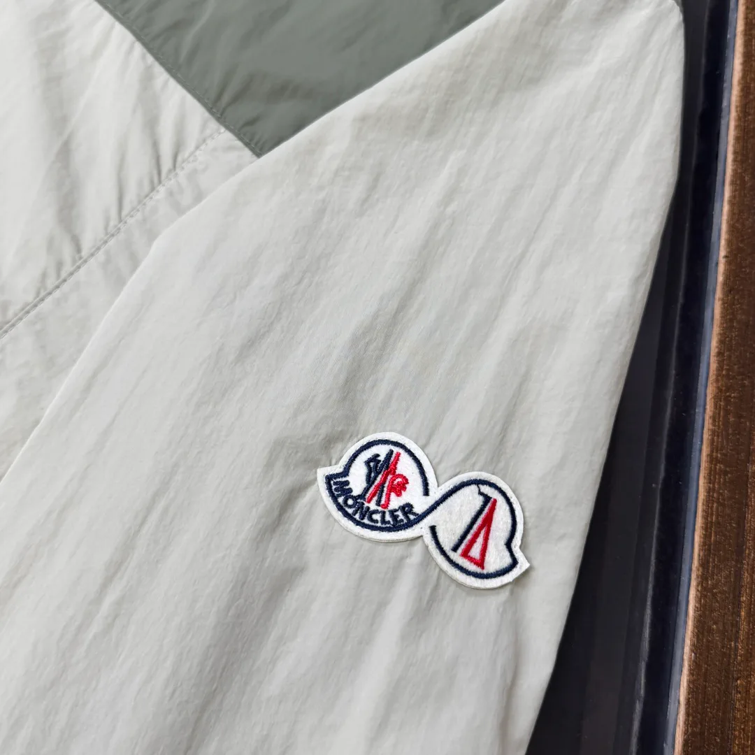 Men's Jackets And Down Jackets MONCLER 17286042