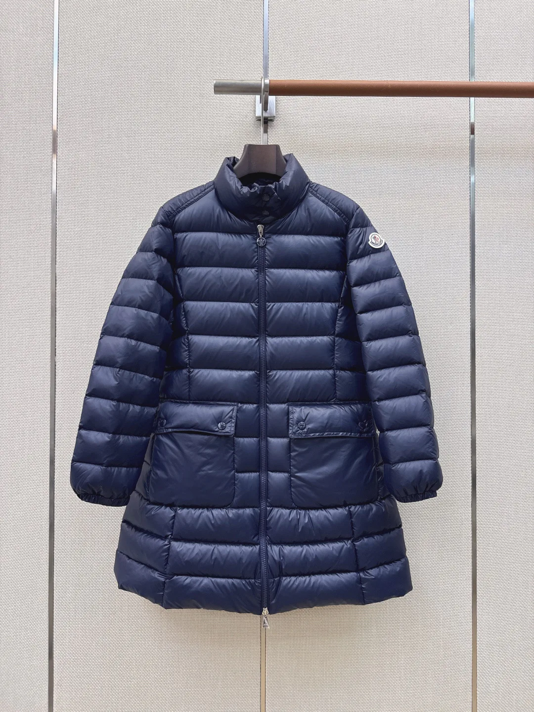 Women's Jackets And Down Jackets MONCLER 18450479