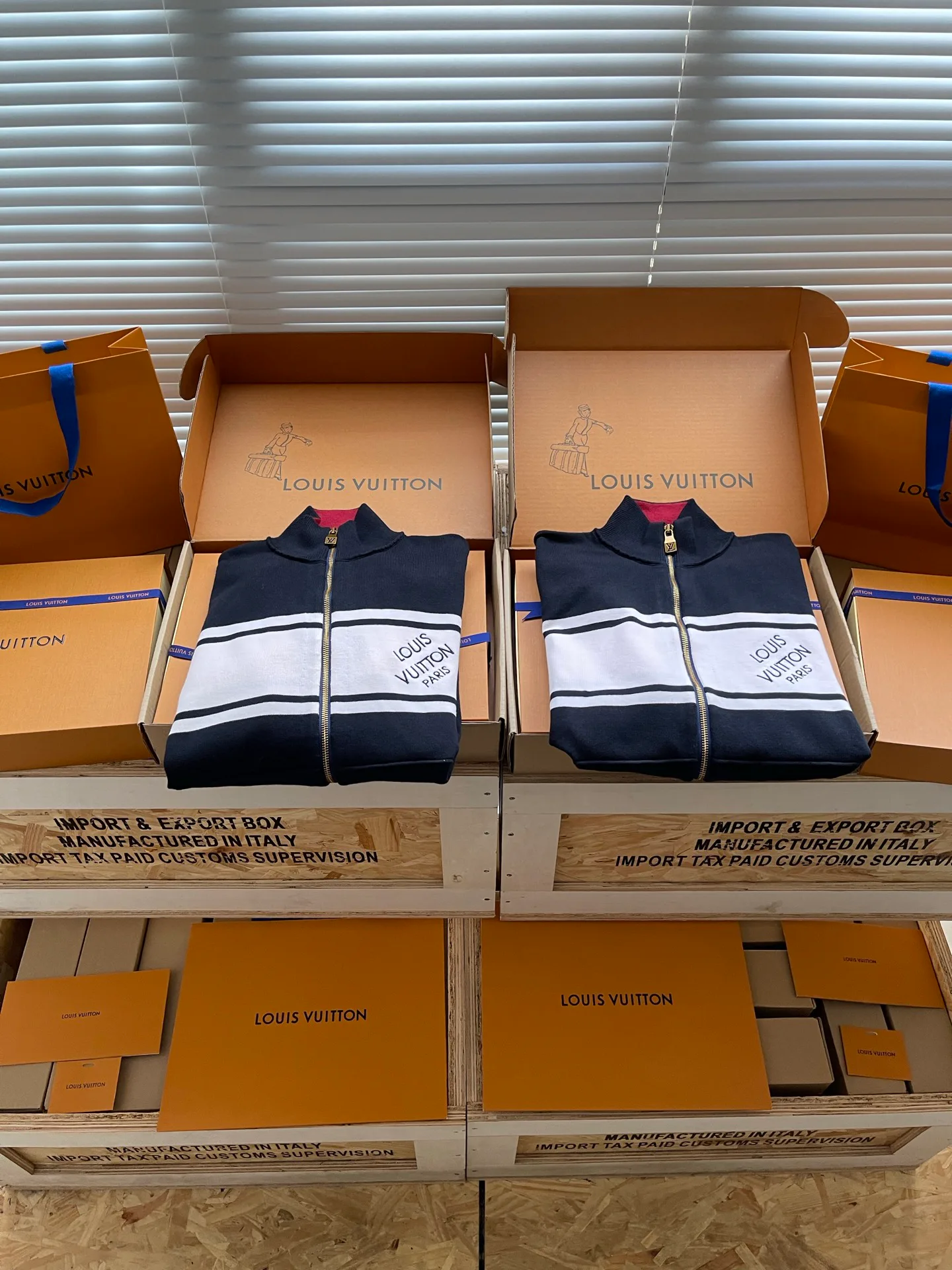 Men's Jackets And Down Jackets LOUIS VUITTON 18413971