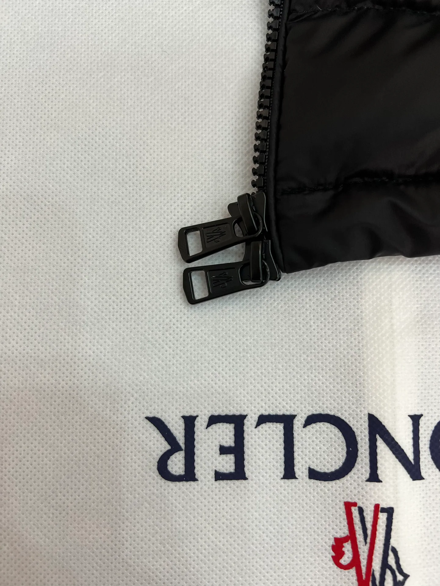 Куртки И Пуховики Мужские Moncler 18599779