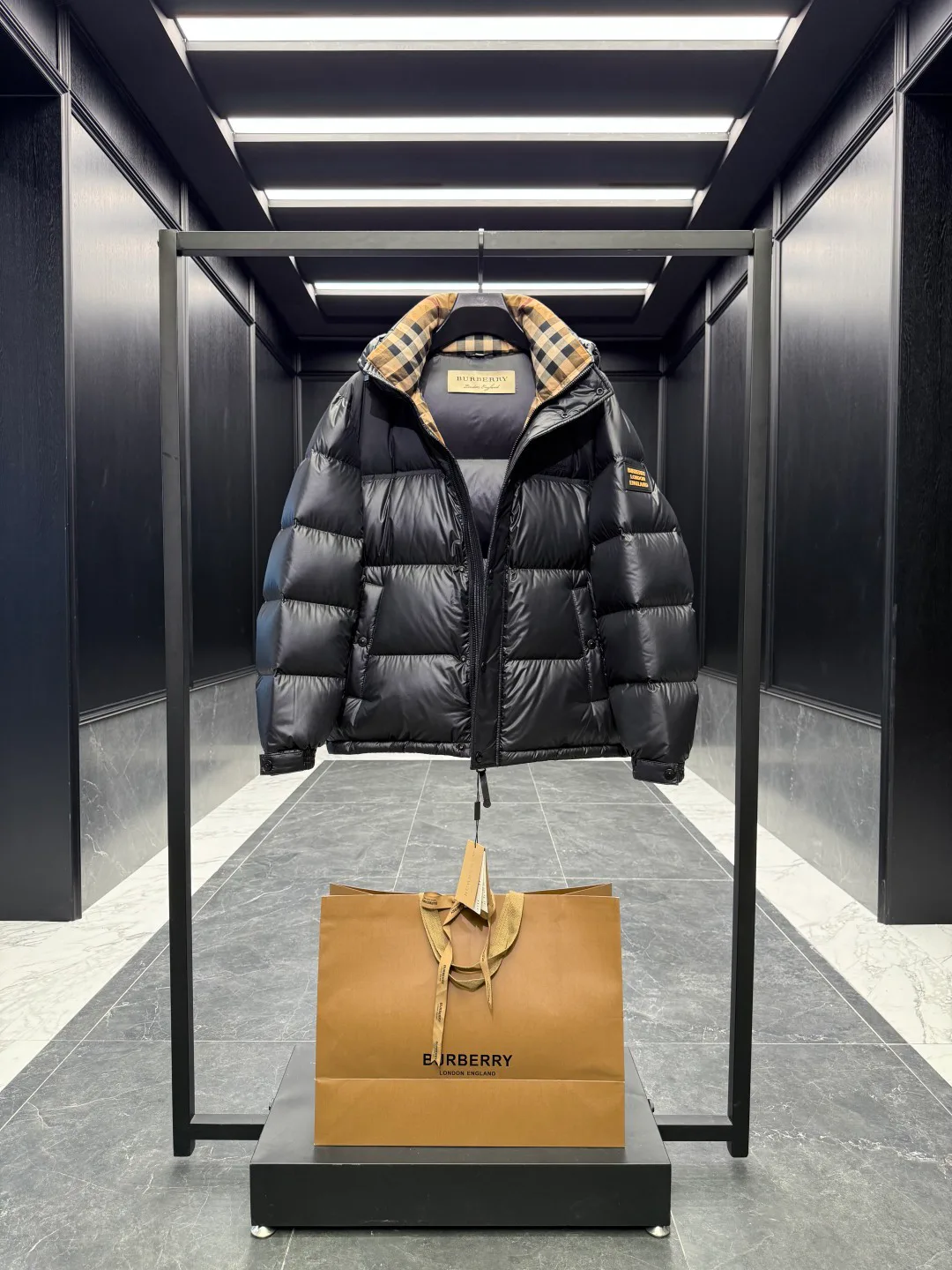 Men's Jackets And Down Jackets BURBERRY 18030050