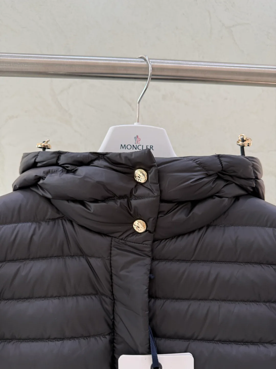 Women's Jackets And Down Jackets MONCLER 18043551