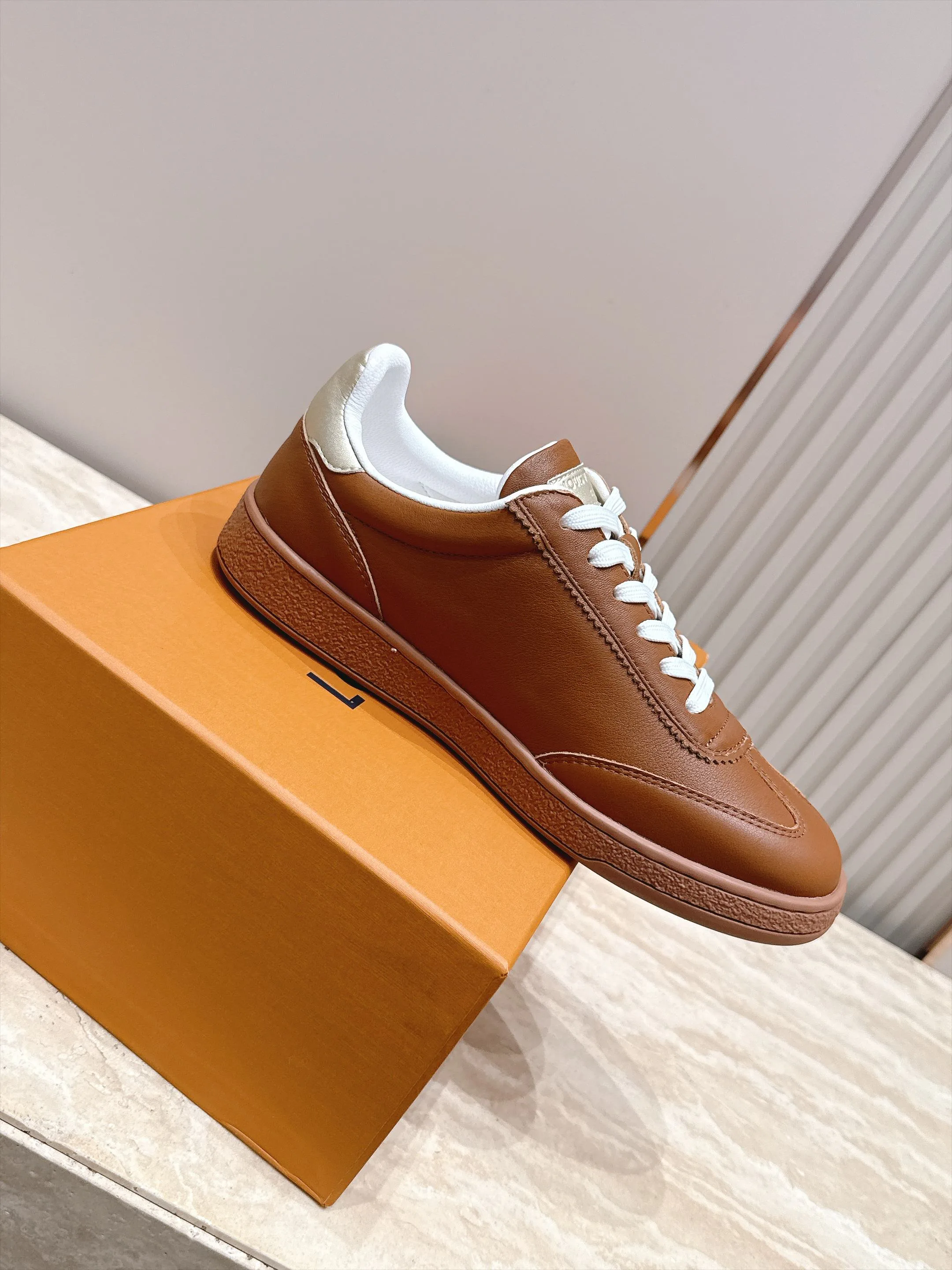 Women's Sneakers LOUIS VUITTON 18492489