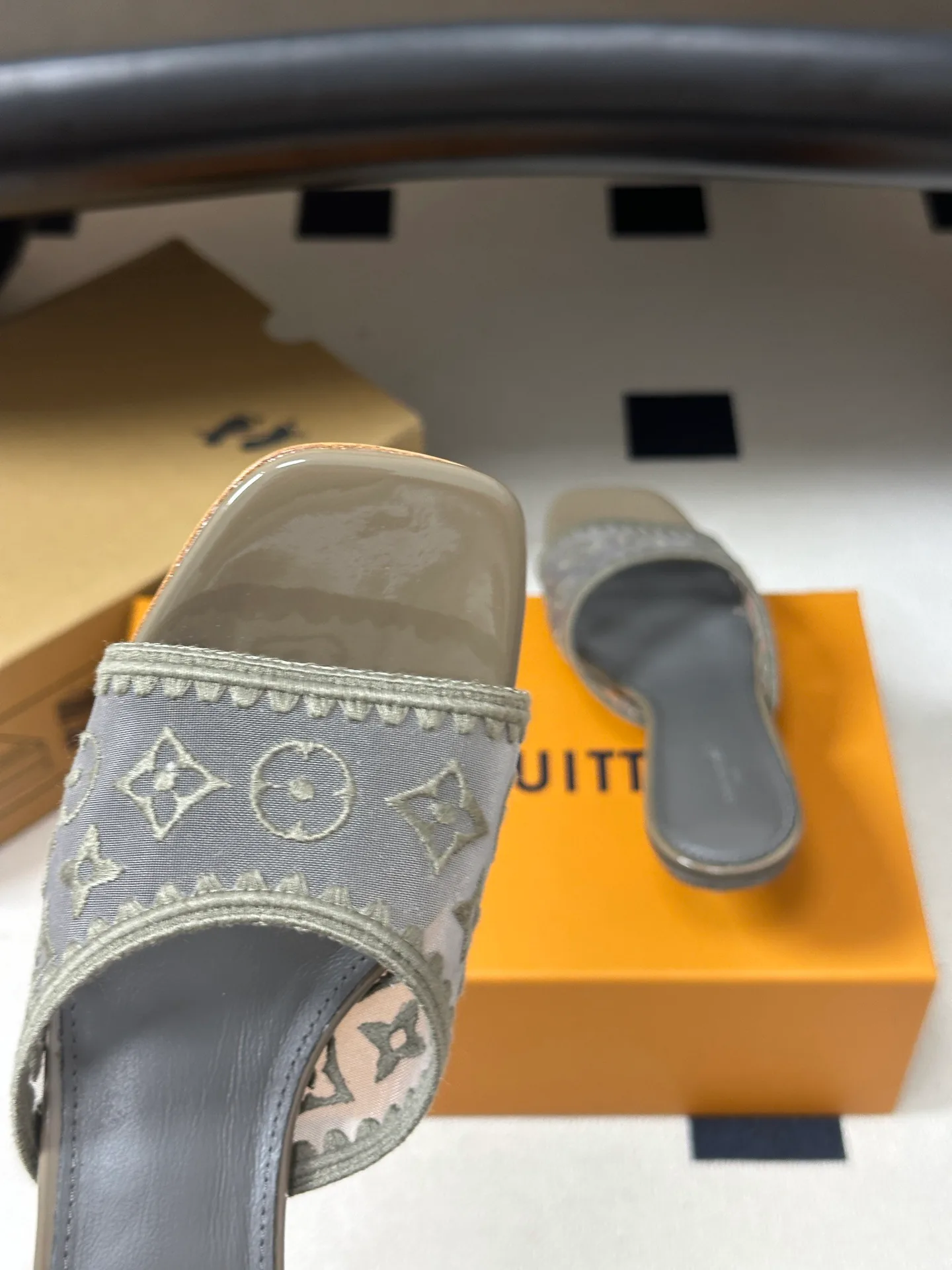 Women's Mules And Clogs LOUIS VUITTON 18049398