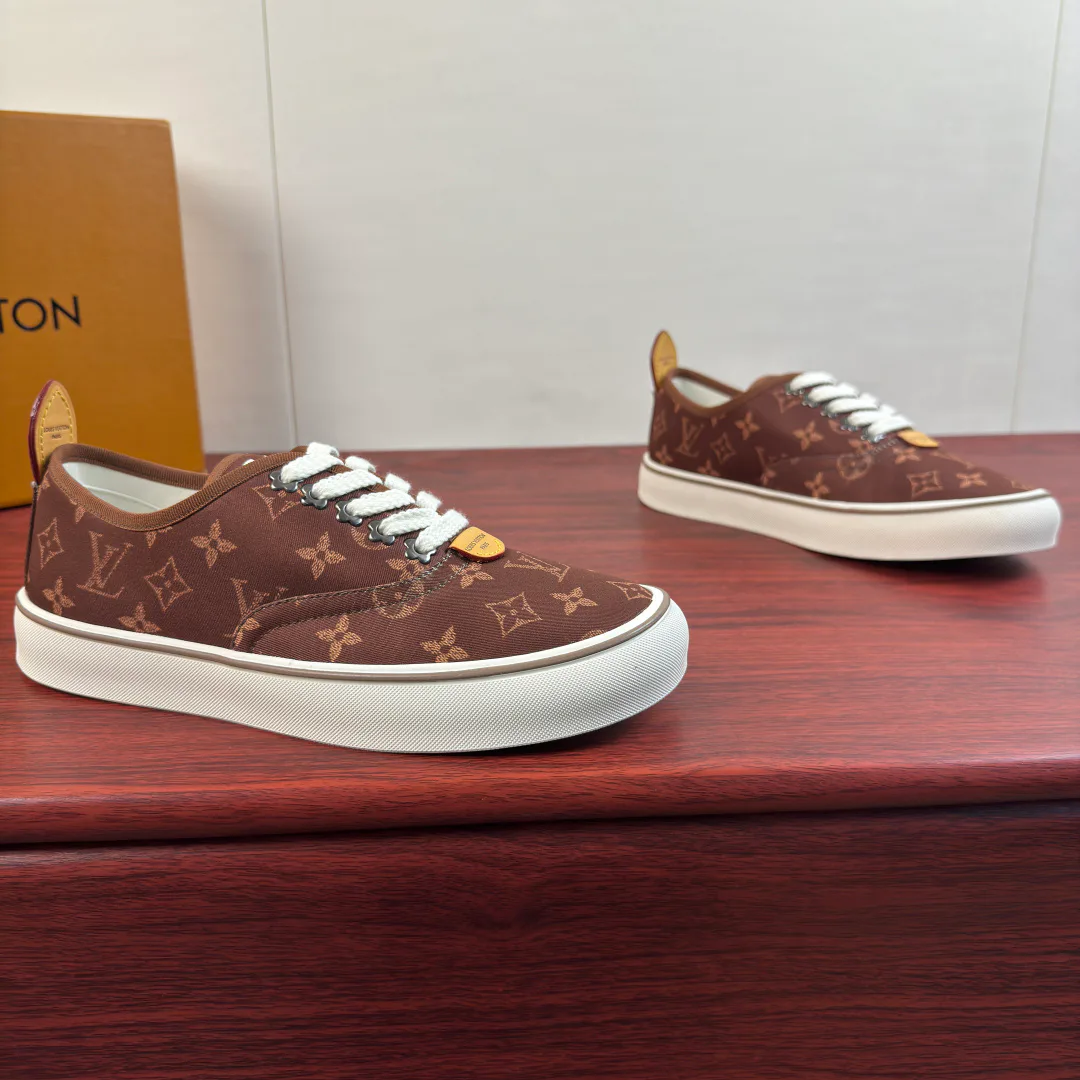 Men's Sneakers LOUIS VUITTON 18100538