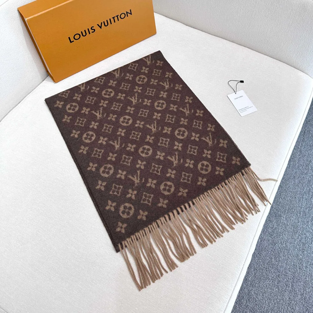 Scarves LOUIS VUITTON 18476637