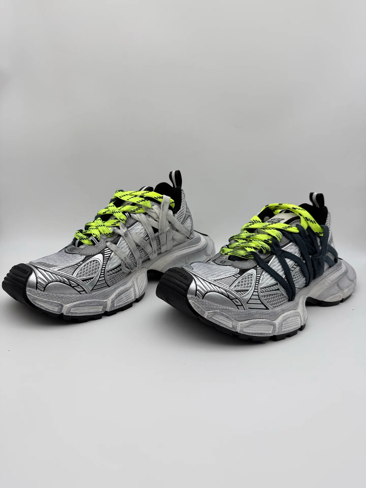 Кроссовки Женские Balenciaga 18589197