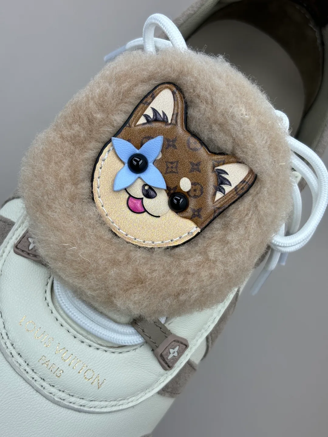 Women's Sneakers LOUIS VUITTON 18006205
