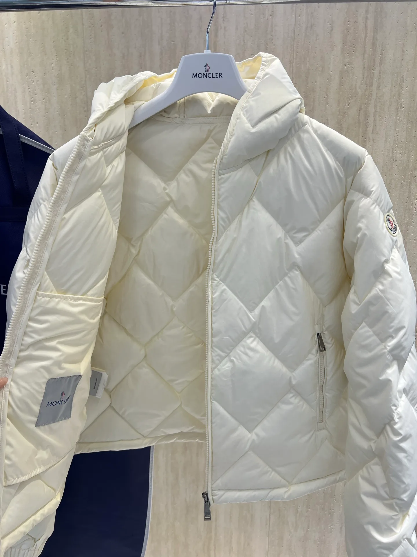 Куртки И Пуховики Мужские Moncler 18634272