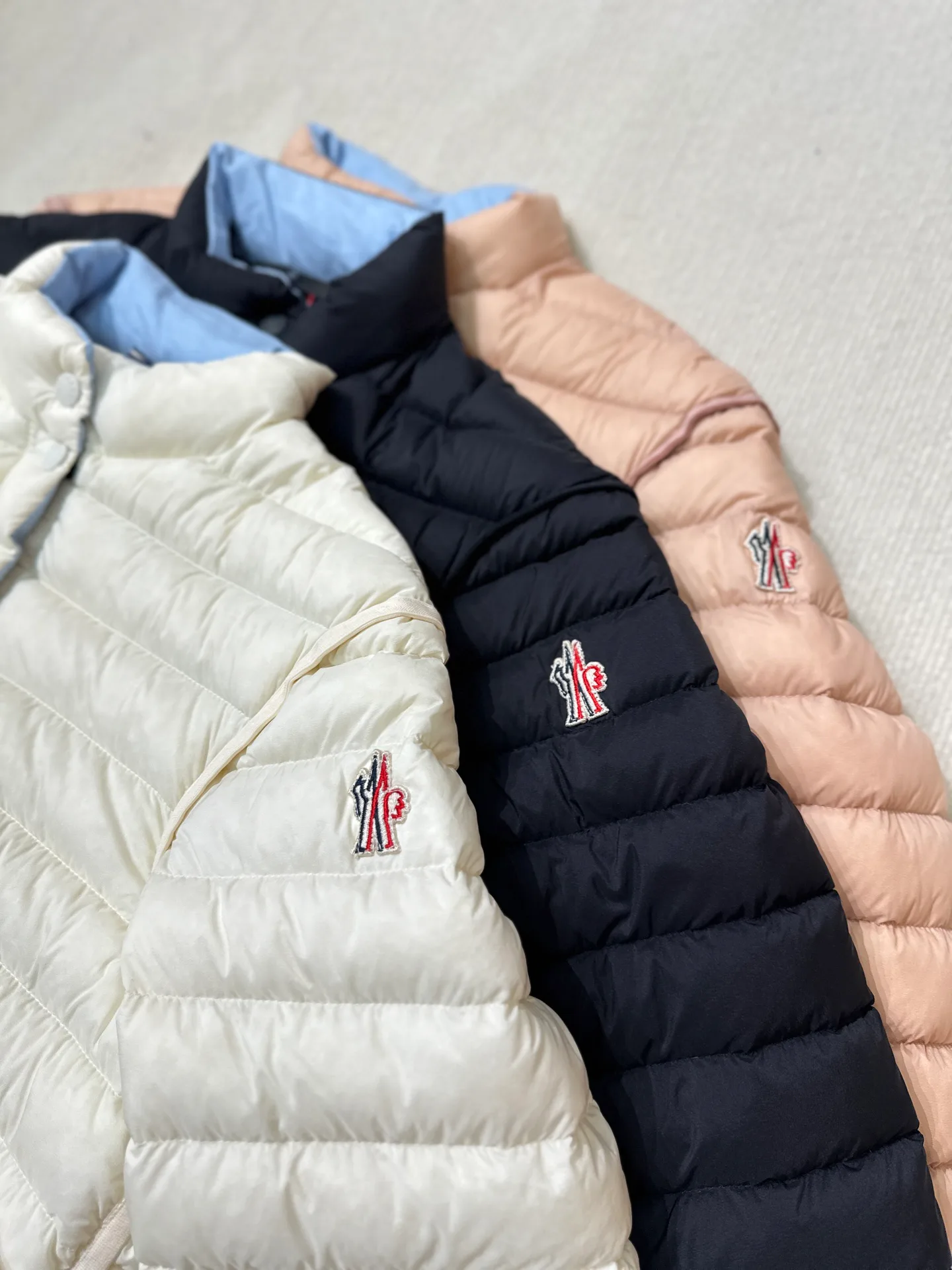 Women's Jackets And Down Jackets MONCLER 17899294
