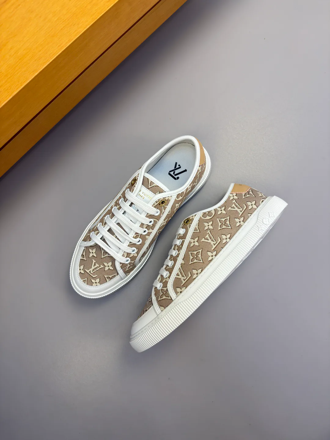 Women's Sneakers LOUIS VUITTON 17368538