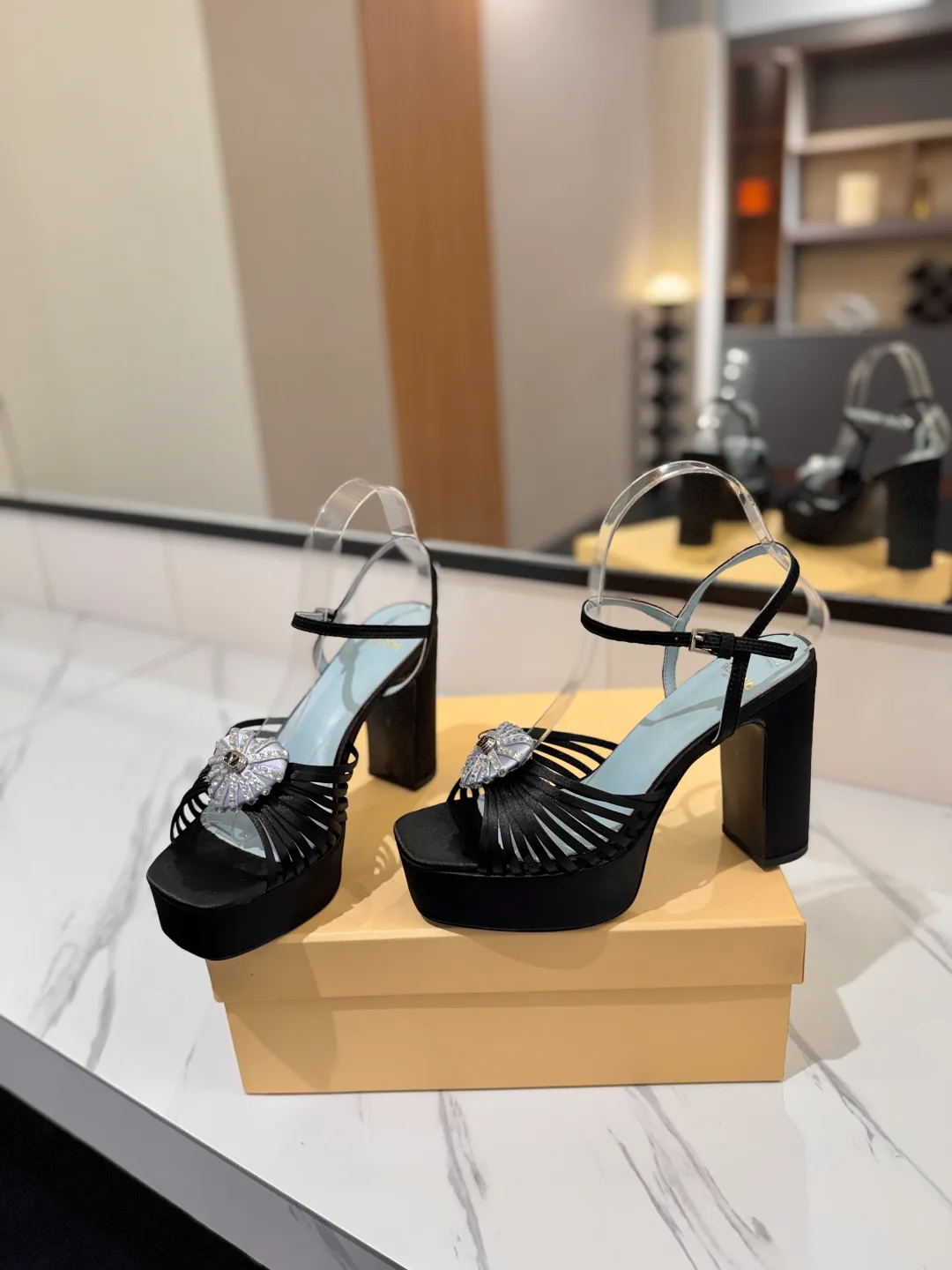 Women's Open-Toe Sandals VALENTINO 18134893