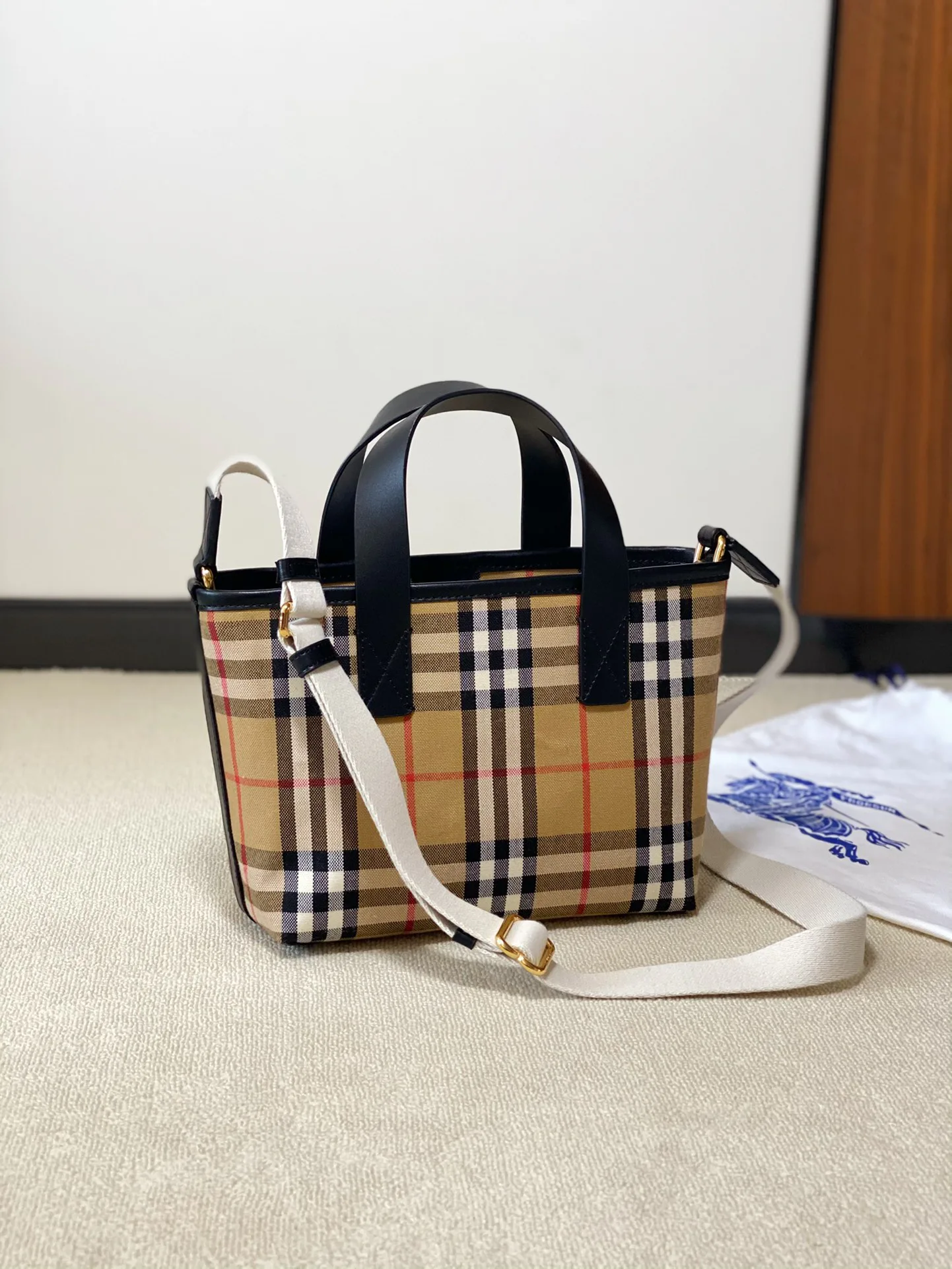 Women's Classic Handbags BURBERRY 17960836