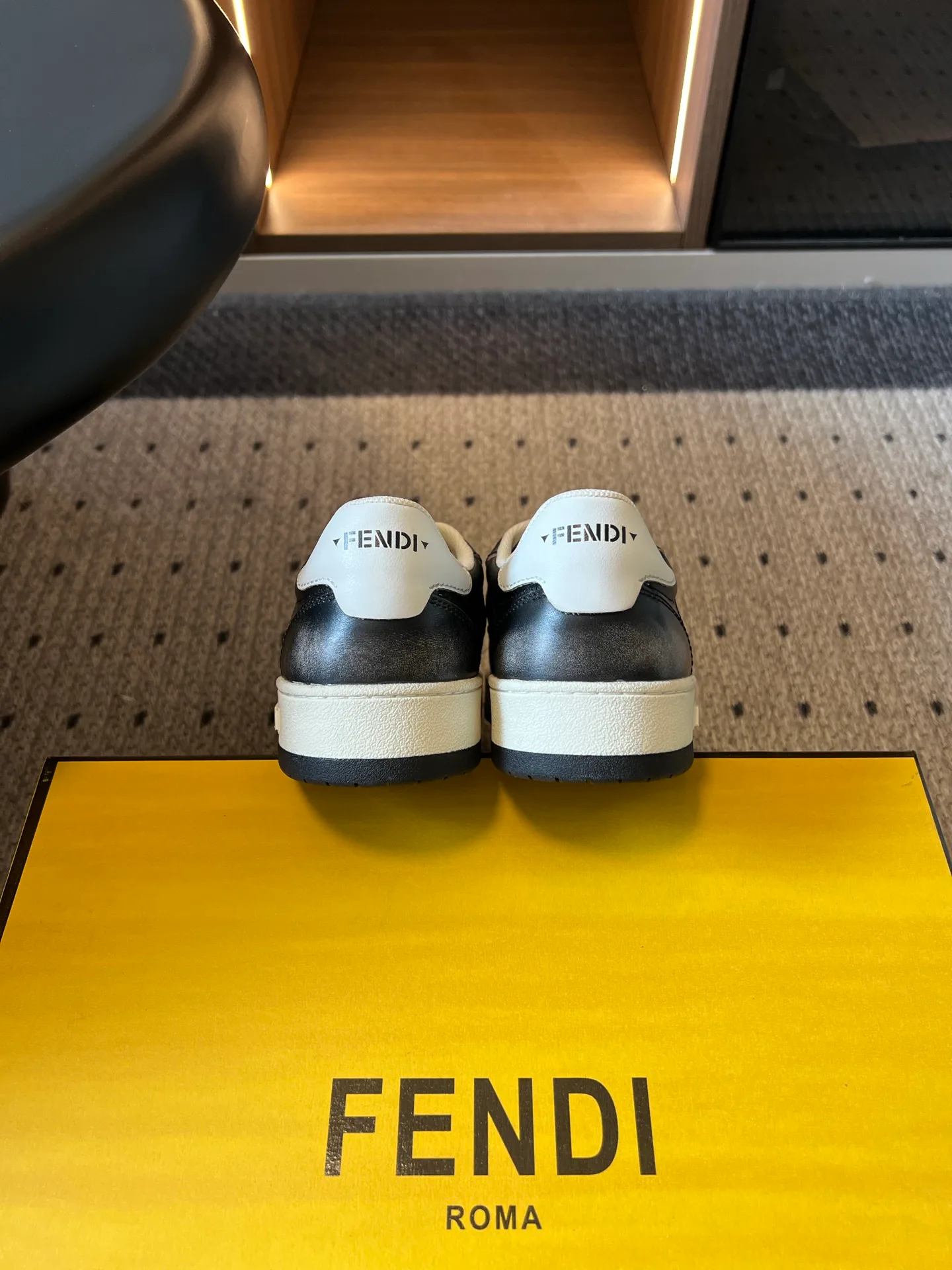 Women's Sneakers FENDI 18121016