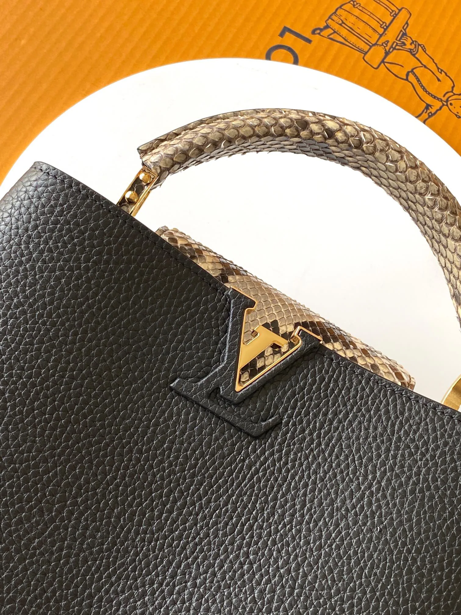 Women's Classic Handbags LOUIS VUITTON 18520997