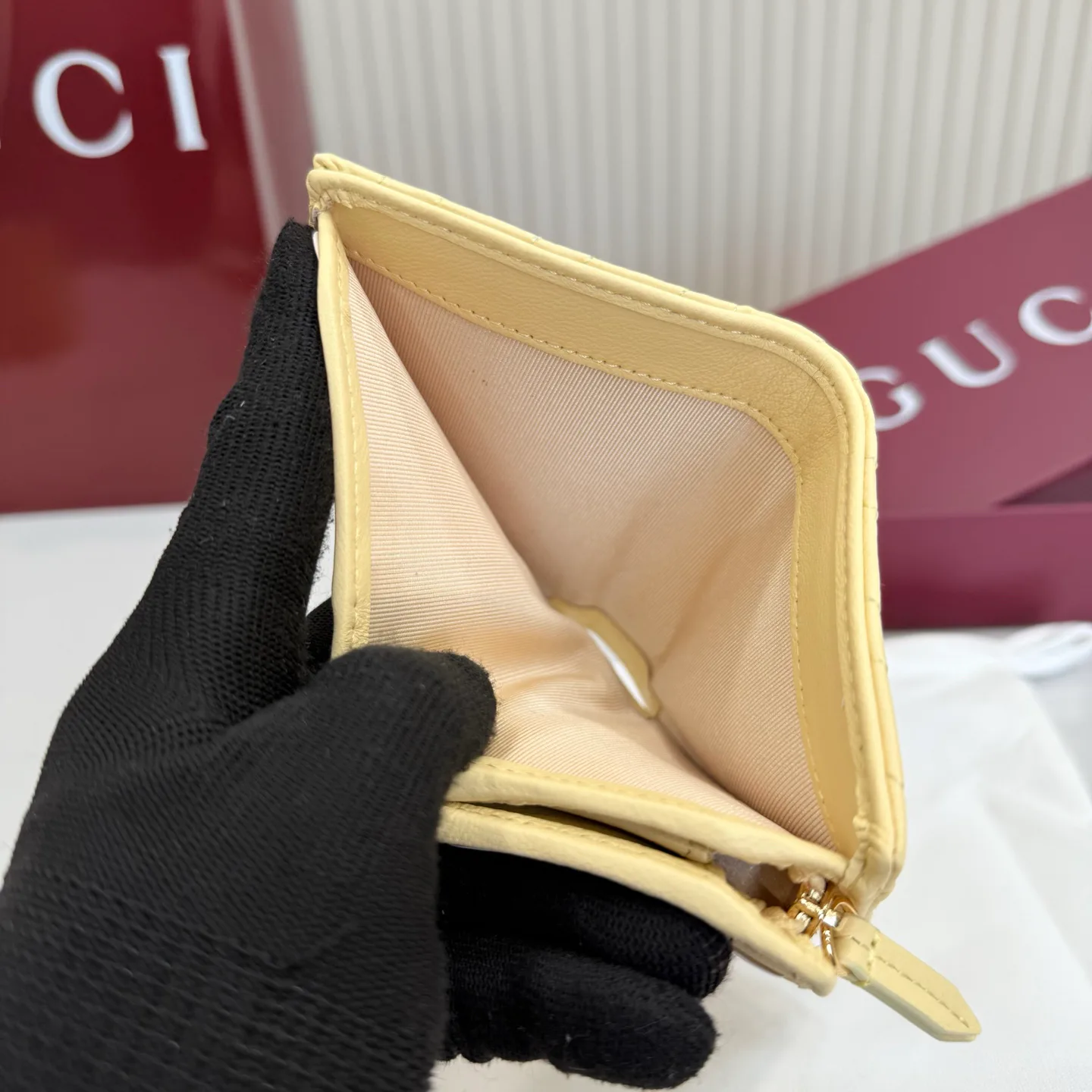 Women's Clutches GUCCI 17948236