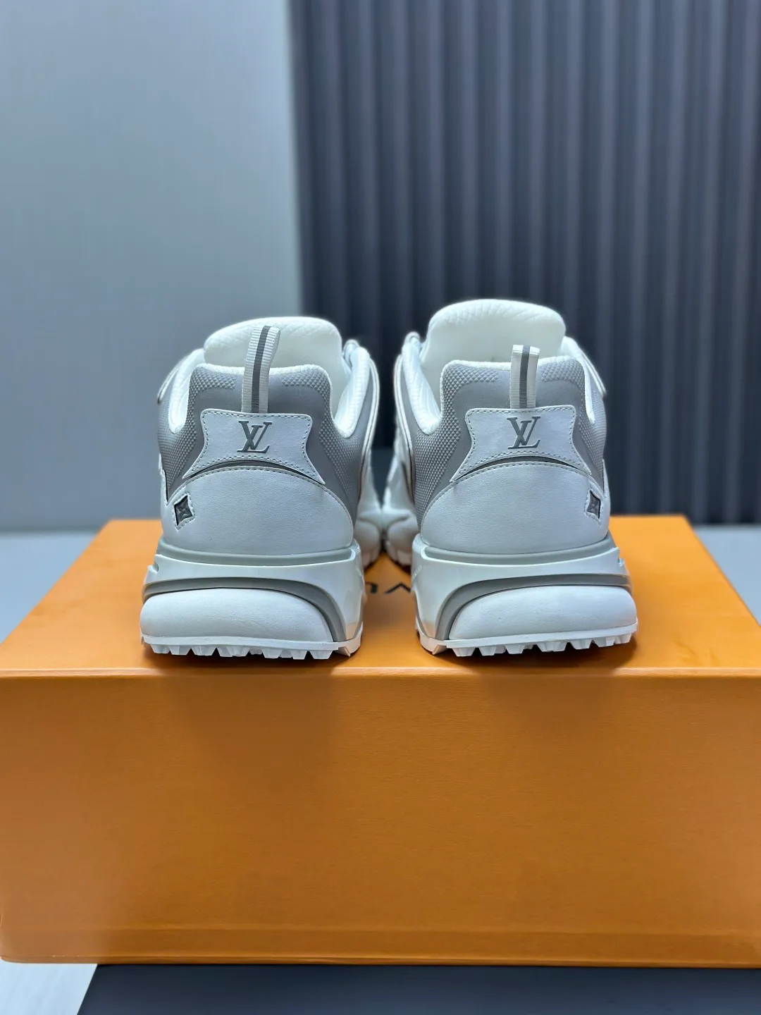 Women's Sneakers LOUIS VUITTON 18211985