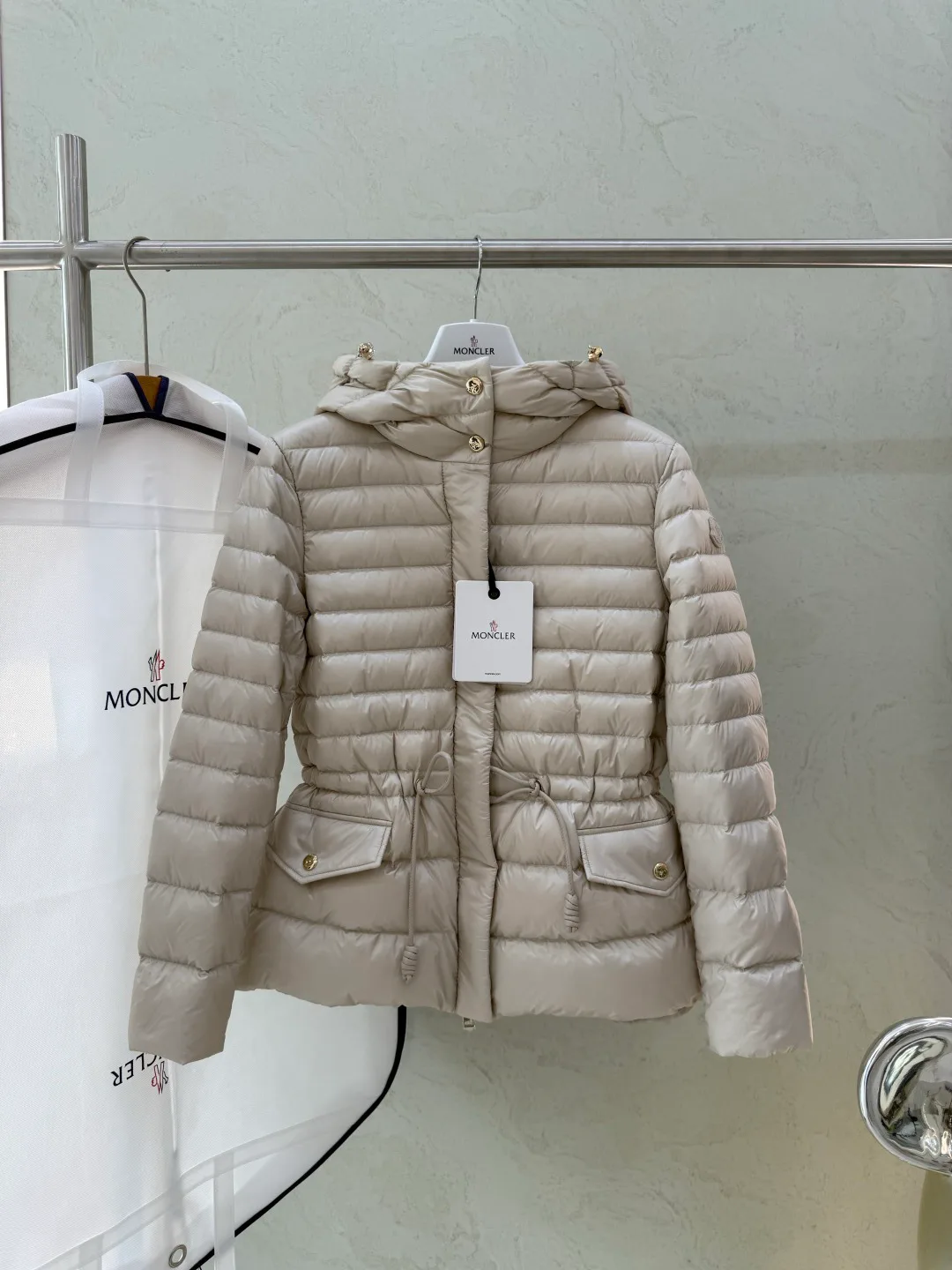 Women's Jackets And Down Jackets MONCLER 18043552