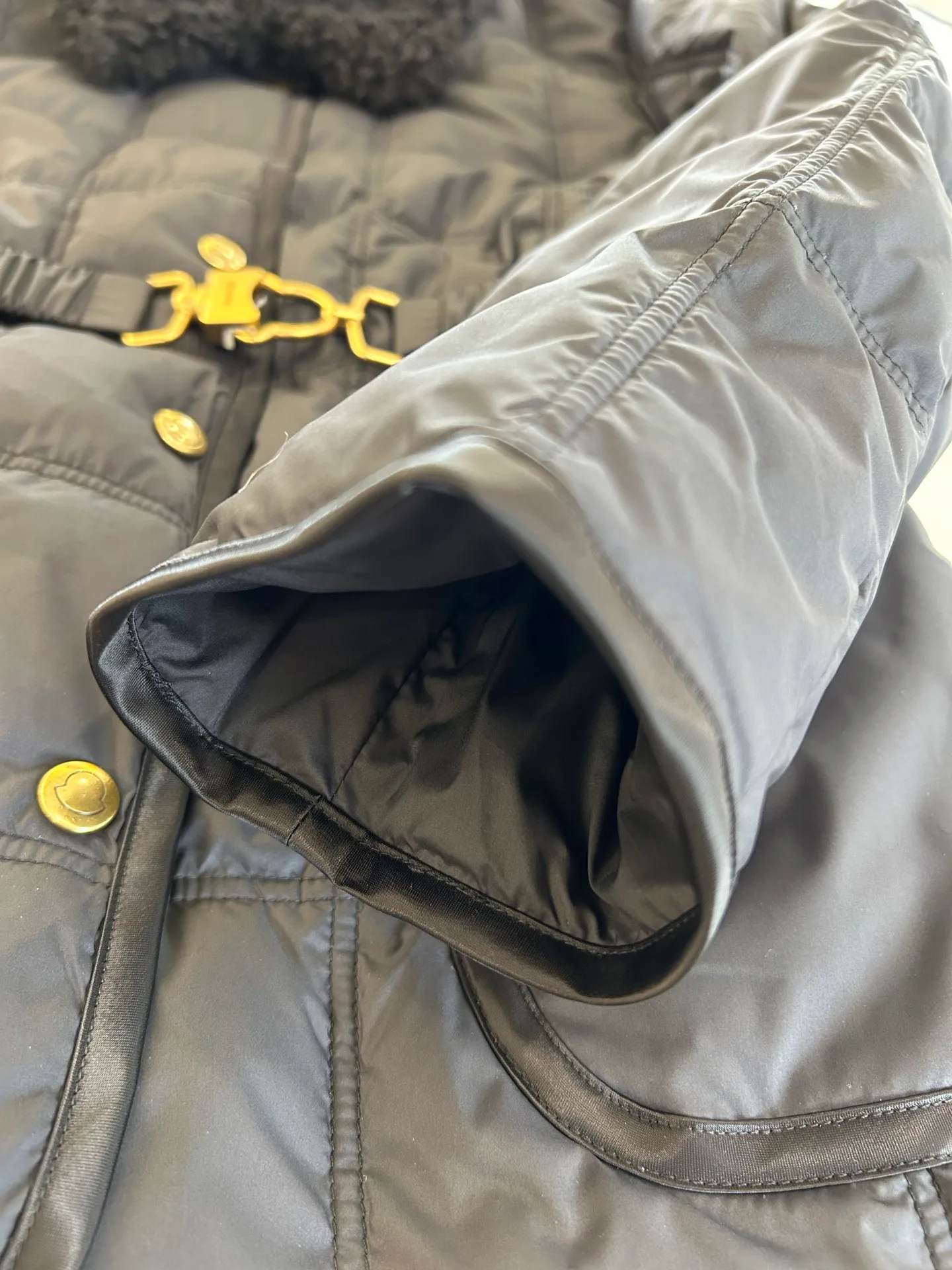 Men's Jackets And Down Jackets MONCLER 18330388