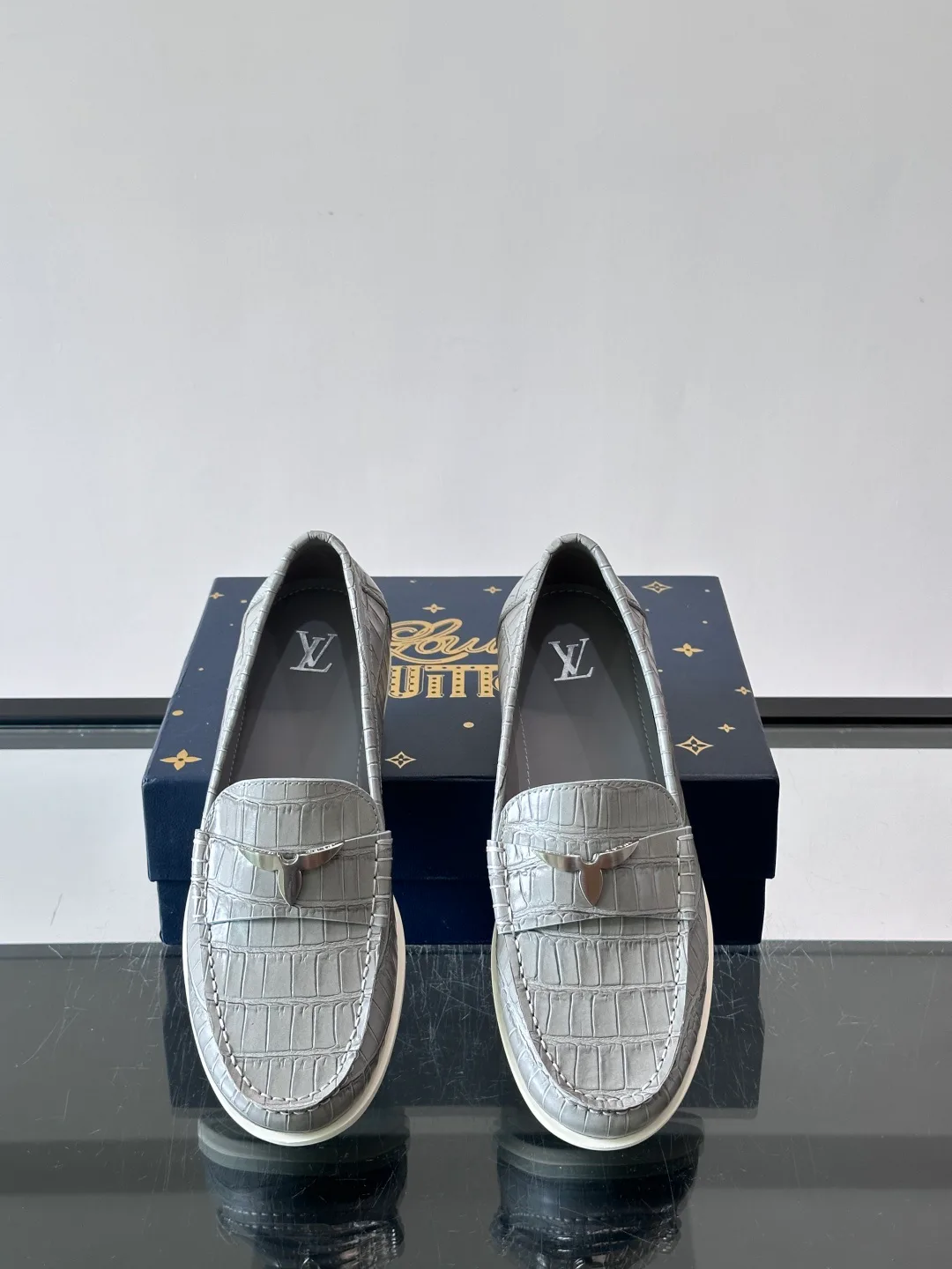 Men's Loafers And Dress Shoes LOUIS VUITTON 18118561