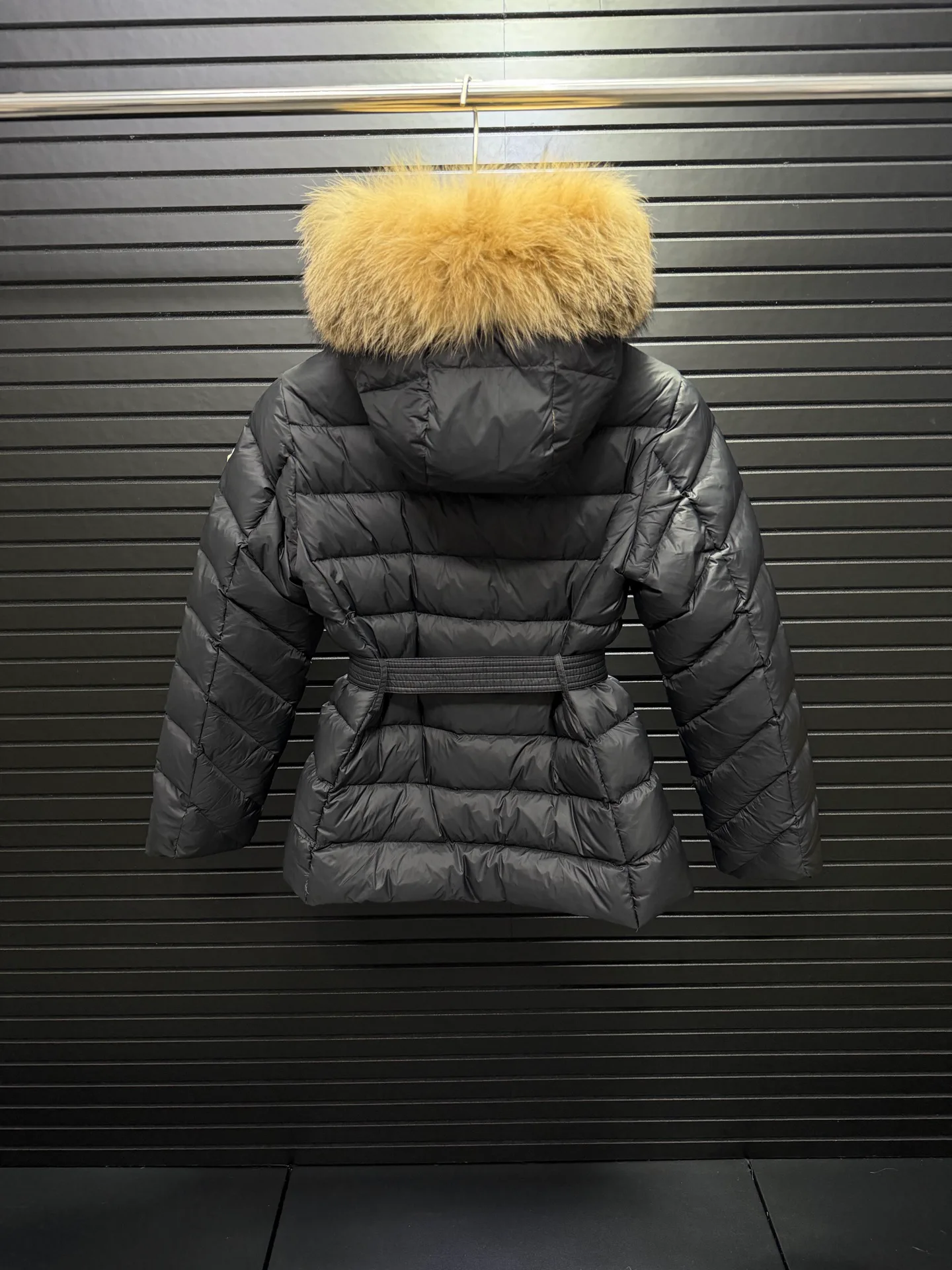 Women's Jackets And Down Jackets MONCLER 17829901