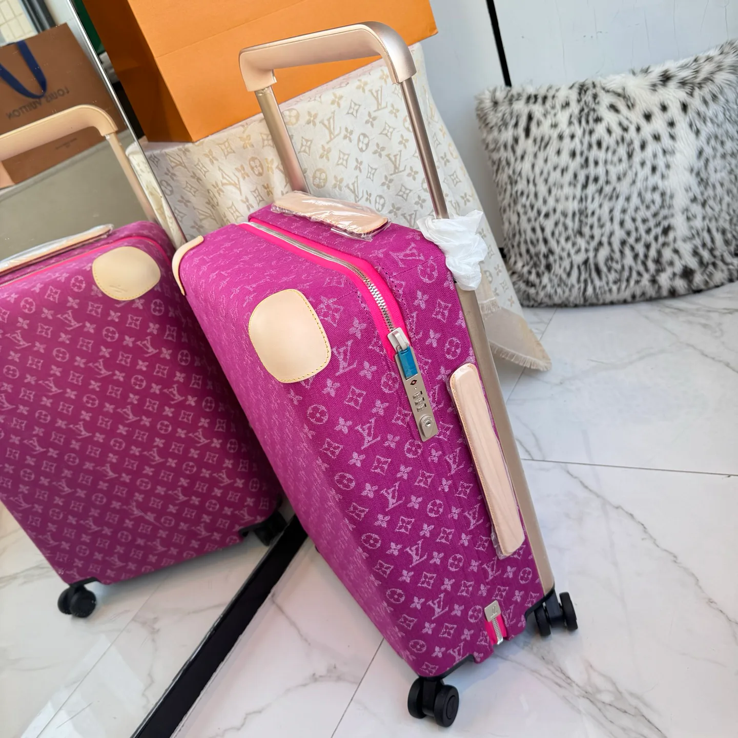 Suitcases LOUIS VUITTON 17675226