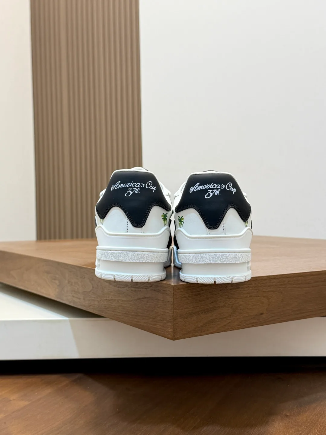 Men's Sneakers LOUIS VUITTON 18234377