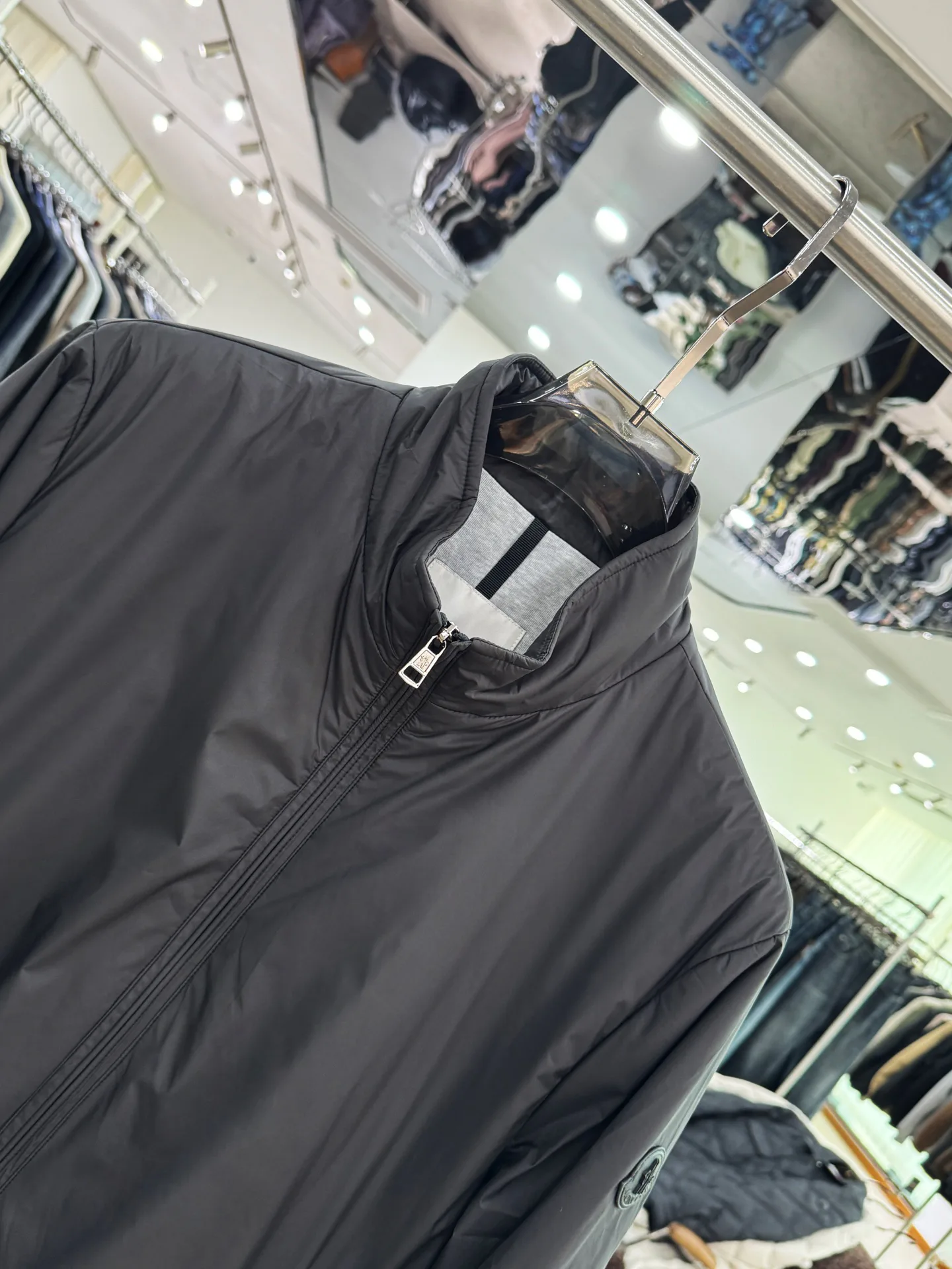 Men's Jackets And Down Jackets MONCLER 18084256