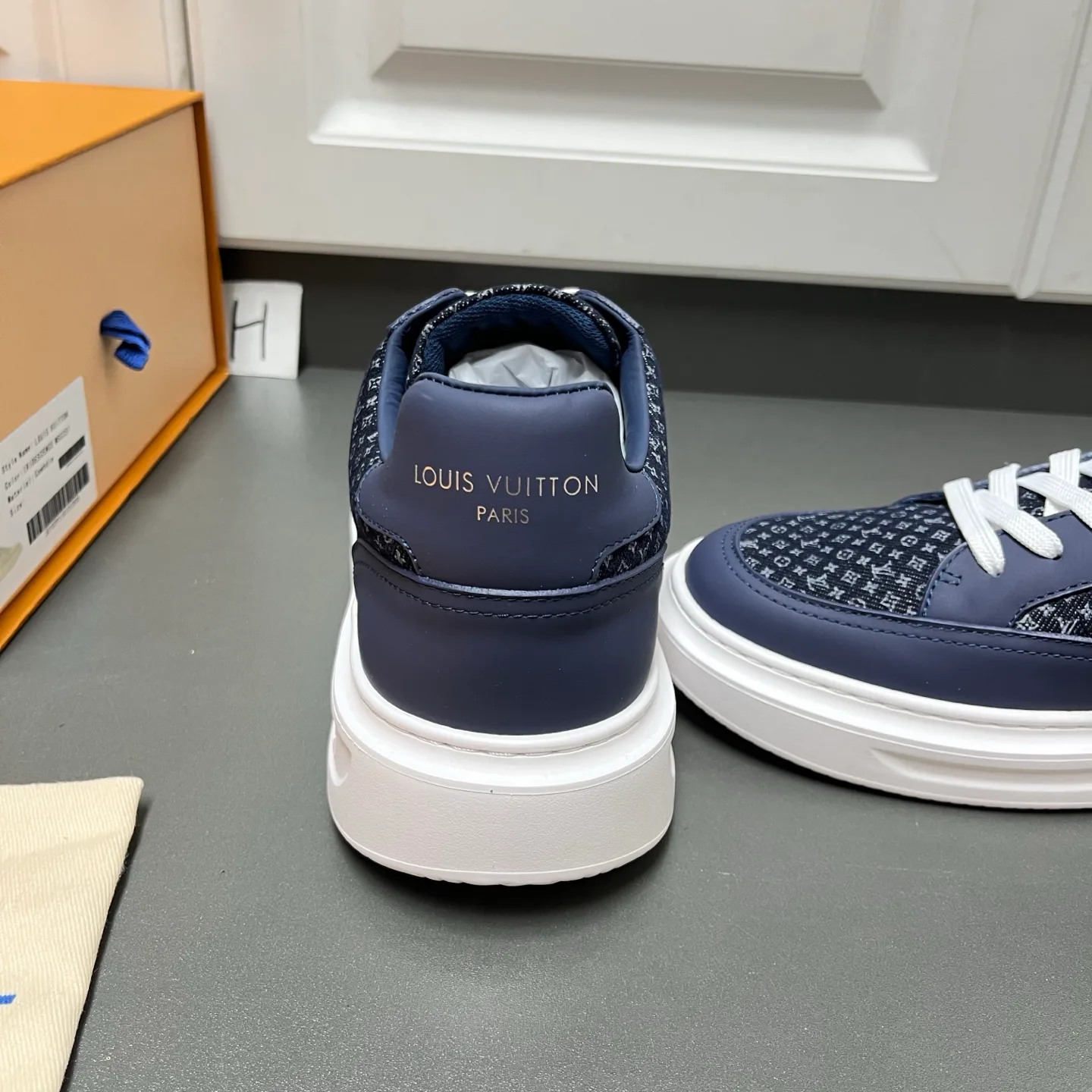 Men's Sneakers LOUIS VUITTON 18500168