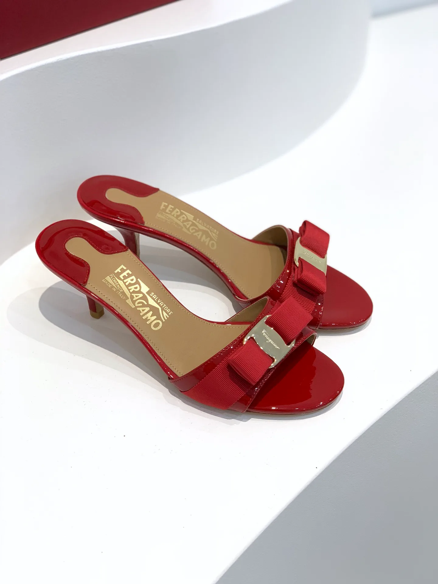 Women's Open-Toe Sandals SALVATORE FERRAGAMO 17642541