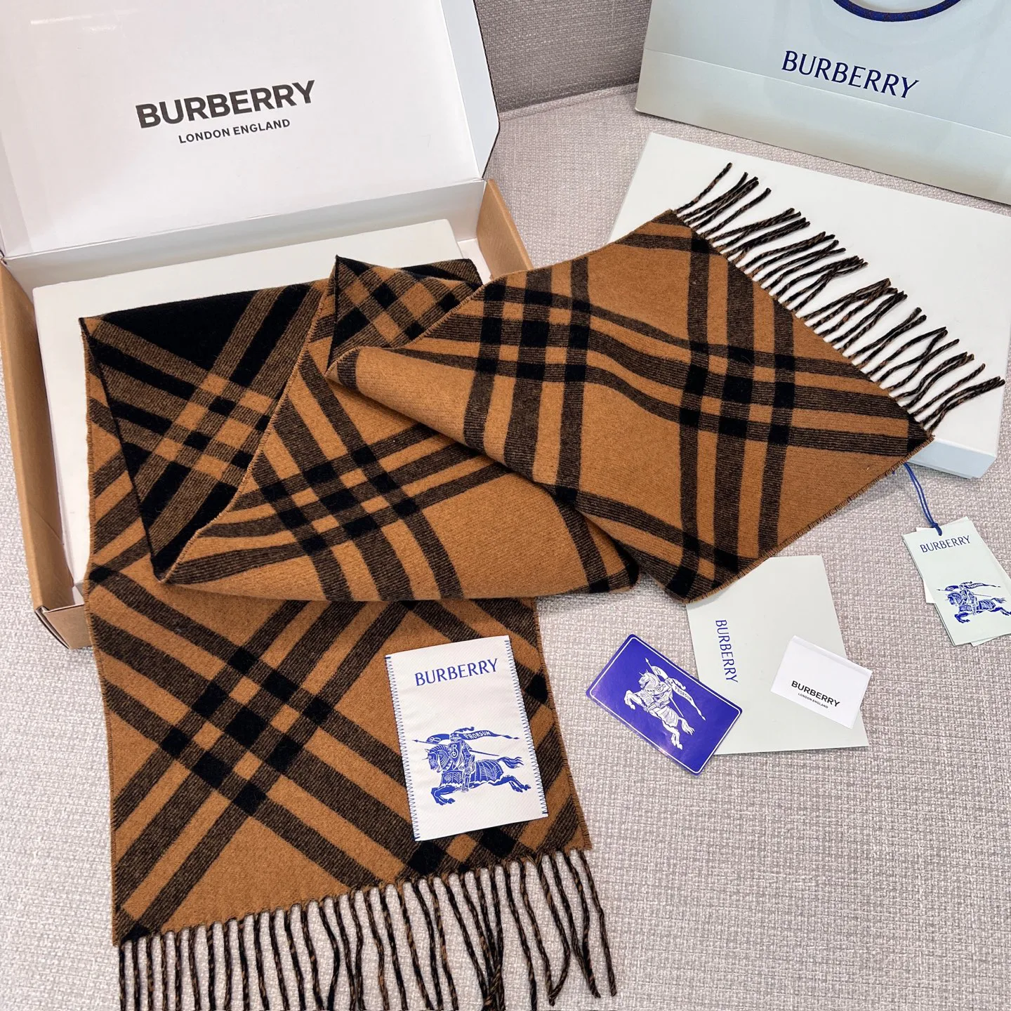 Scarves BURBERRY 17945527