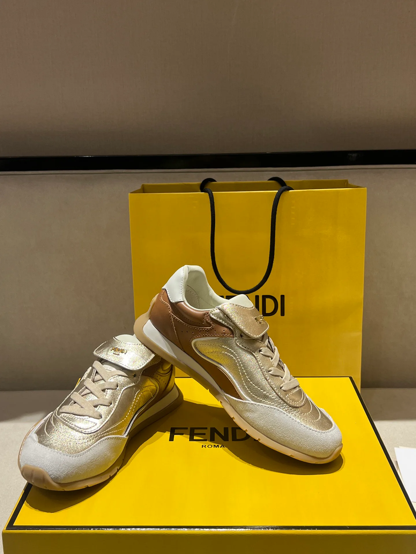 Women's Sneakers FENDI 18020722